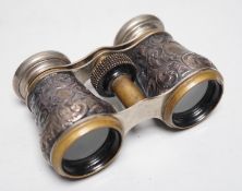 A pair of late Victorian repousse silver mounted brass opera glasses, Birmingham, 1900, (cased)