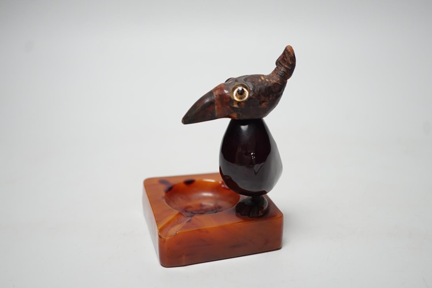 A cherry amber Bakelite and butterscotch phenolic YZ style bird ashtray, 10cm - Image 3 of 6