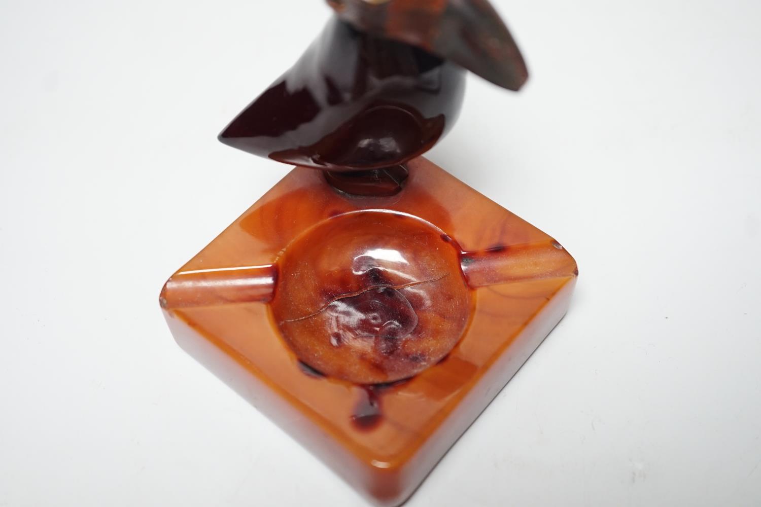 A cherry amber Bakelite and butterscotch phenolic YZ style bird ashtray, 10cm - Image 6 of 6