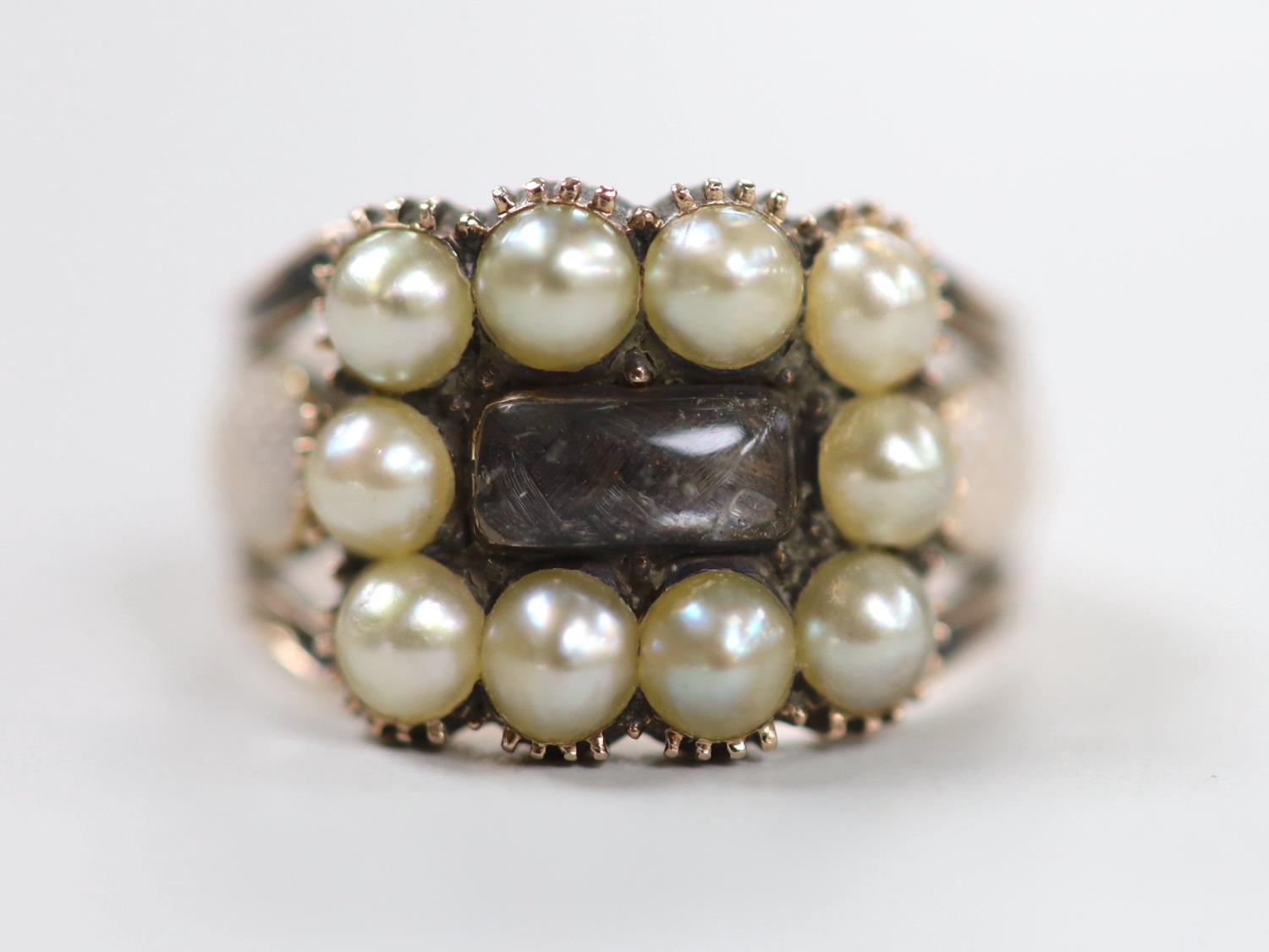 A 19th century yellow metal, plaited hair, enamel and split pearl set mourning ring, size P, gross - Image 2 of 4