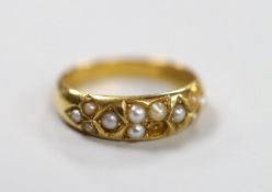 A late Victorian 18ct gold and split pearl cluster set ring (stone missing), size N, gross weight