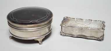 A George V silver and tortoiseshell mounted circular trinket box, Walker & Hall. Birmingham, 1918,