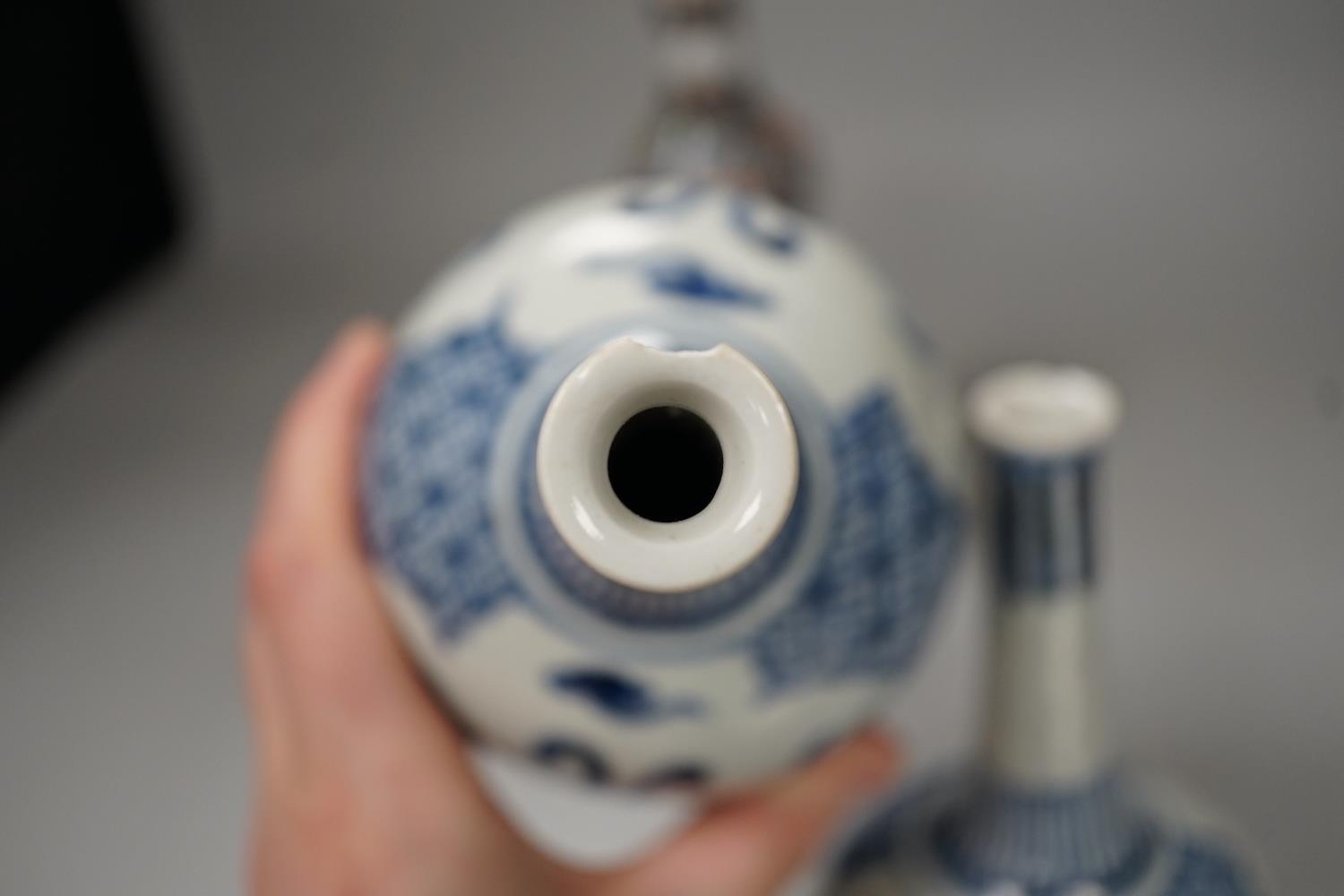 A Chinese famille verte octagonal double gourd vase, together with a pair of Chinese blue and - Image 6 of 8