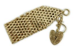 A modern 9ct gold gate link bracelet, with heart shaped padlock clasp, 14cm, 33.2 grams.
