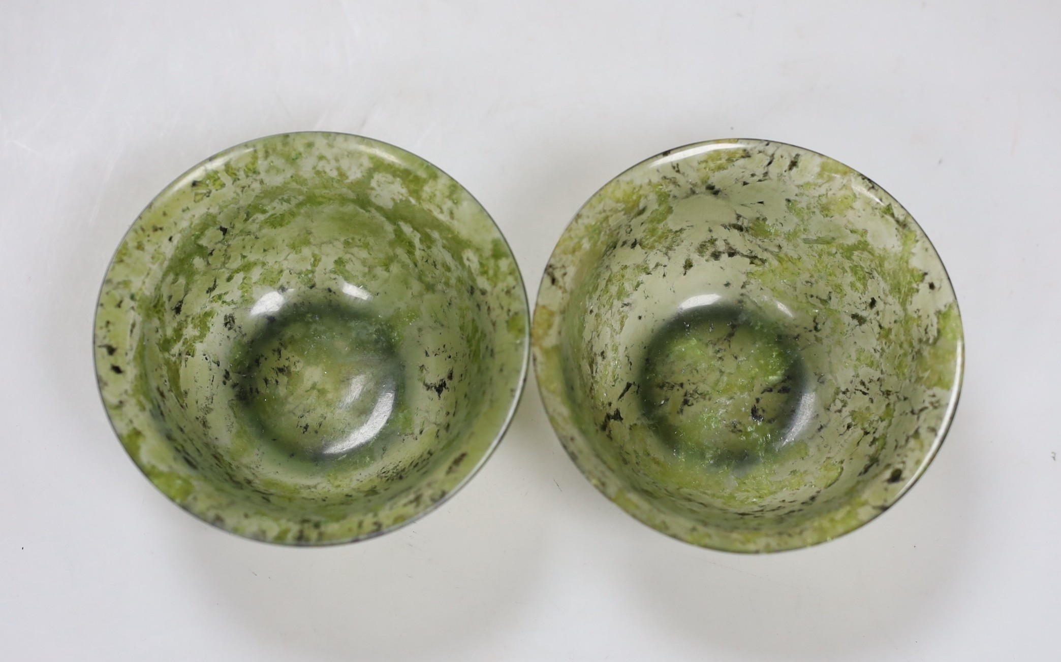 A pair of Chinese moss agate cups, 10cm - Image 2 of 3