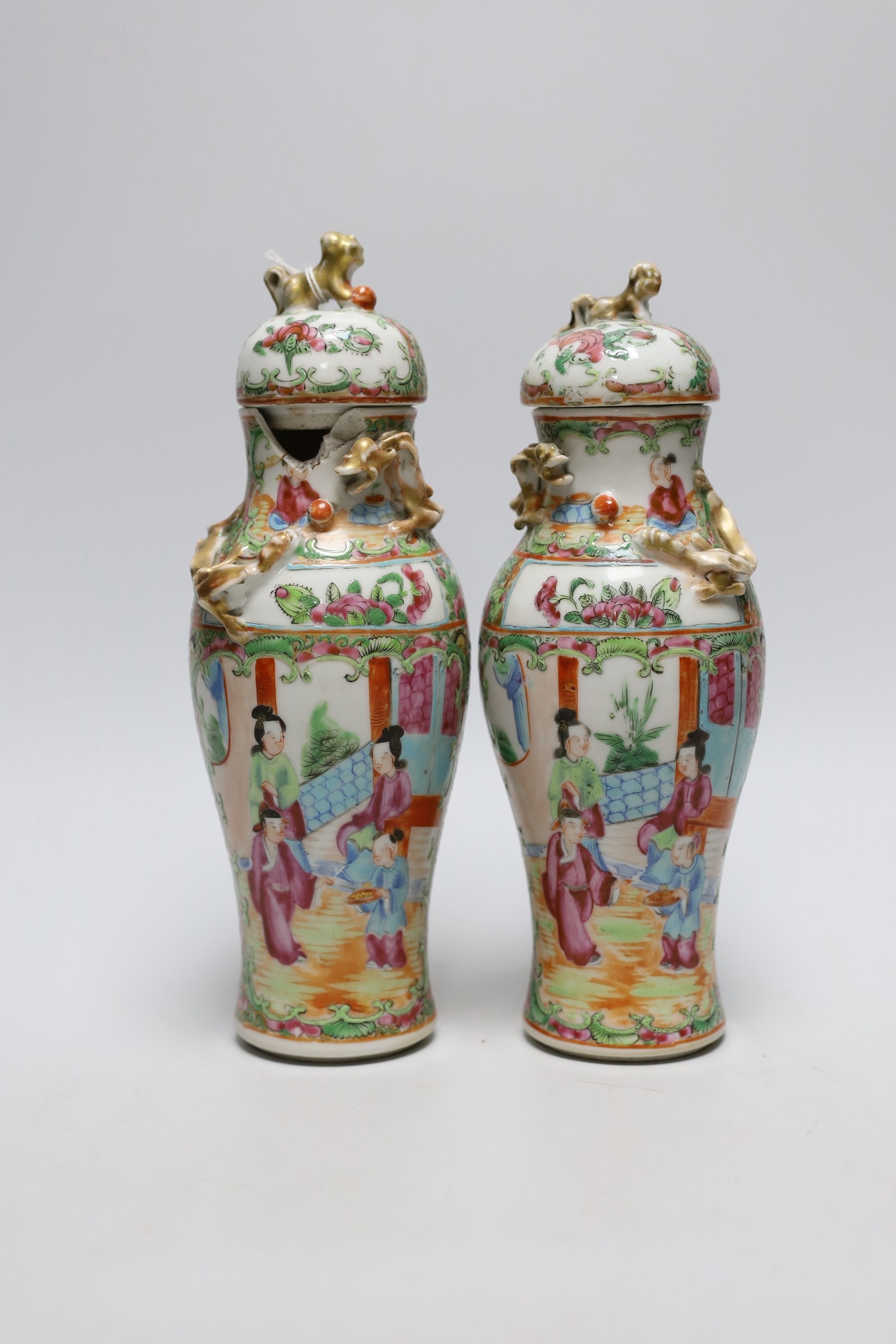 A pair of 19th century Chinese famille rose vases and covers, 24cms high - Image 2 of 4