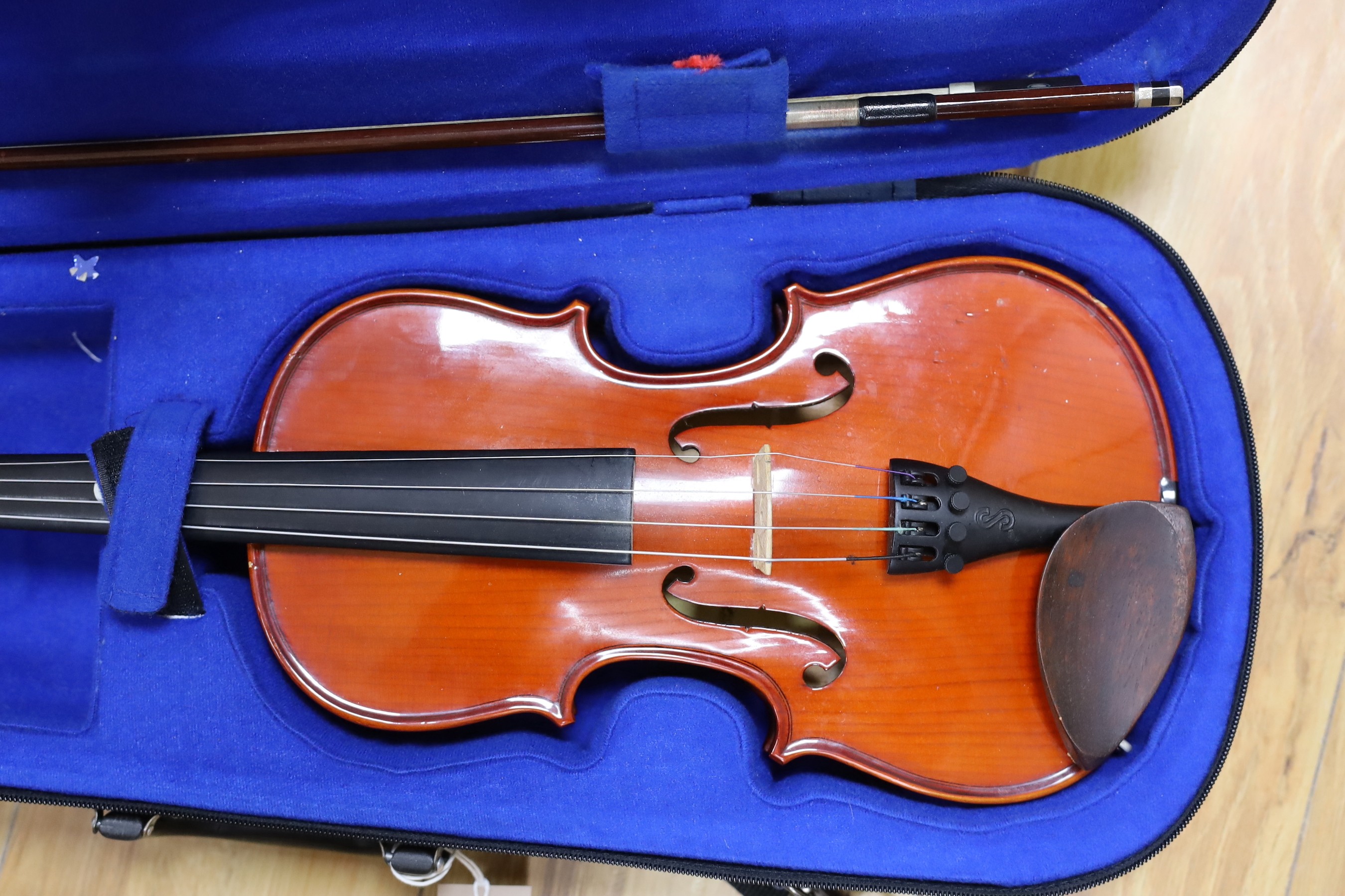 A cased violin and bow - Image 2 of 3