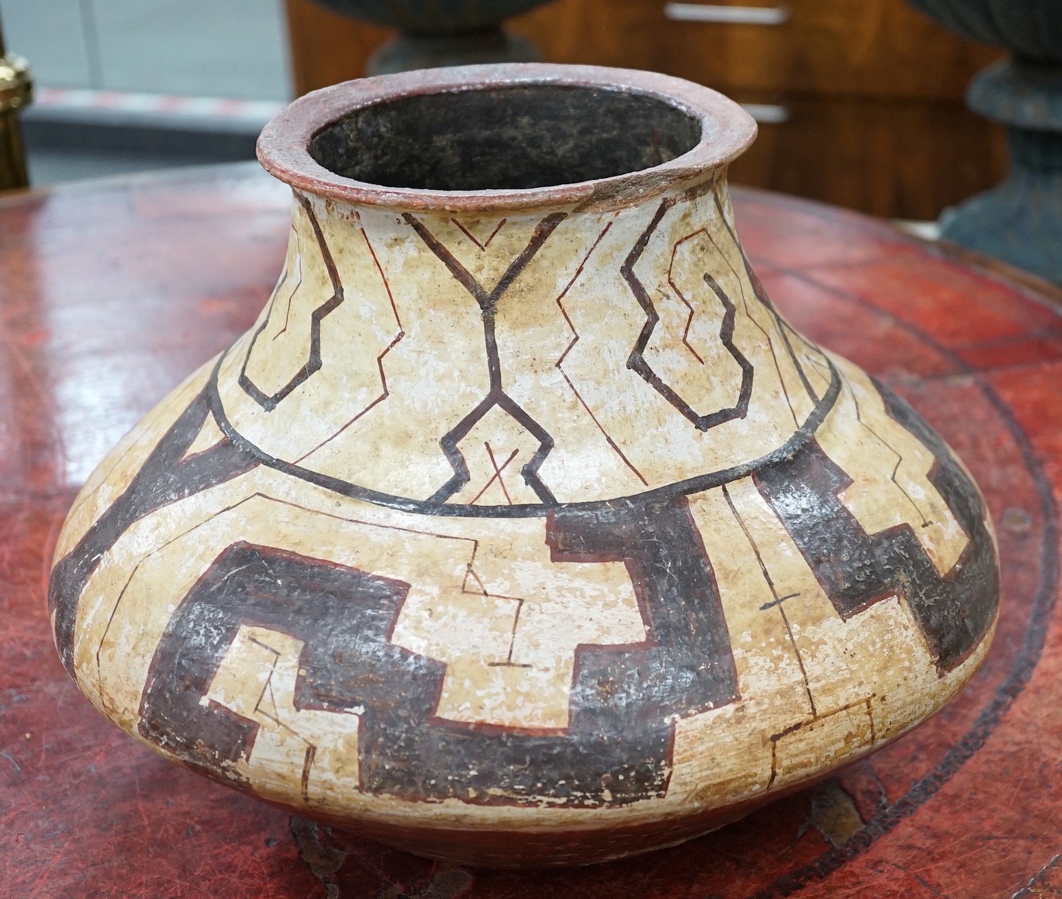 A Shipibo pottery water vessel with geometric pattern, Peru, 26cm tall - Image 7 of 12