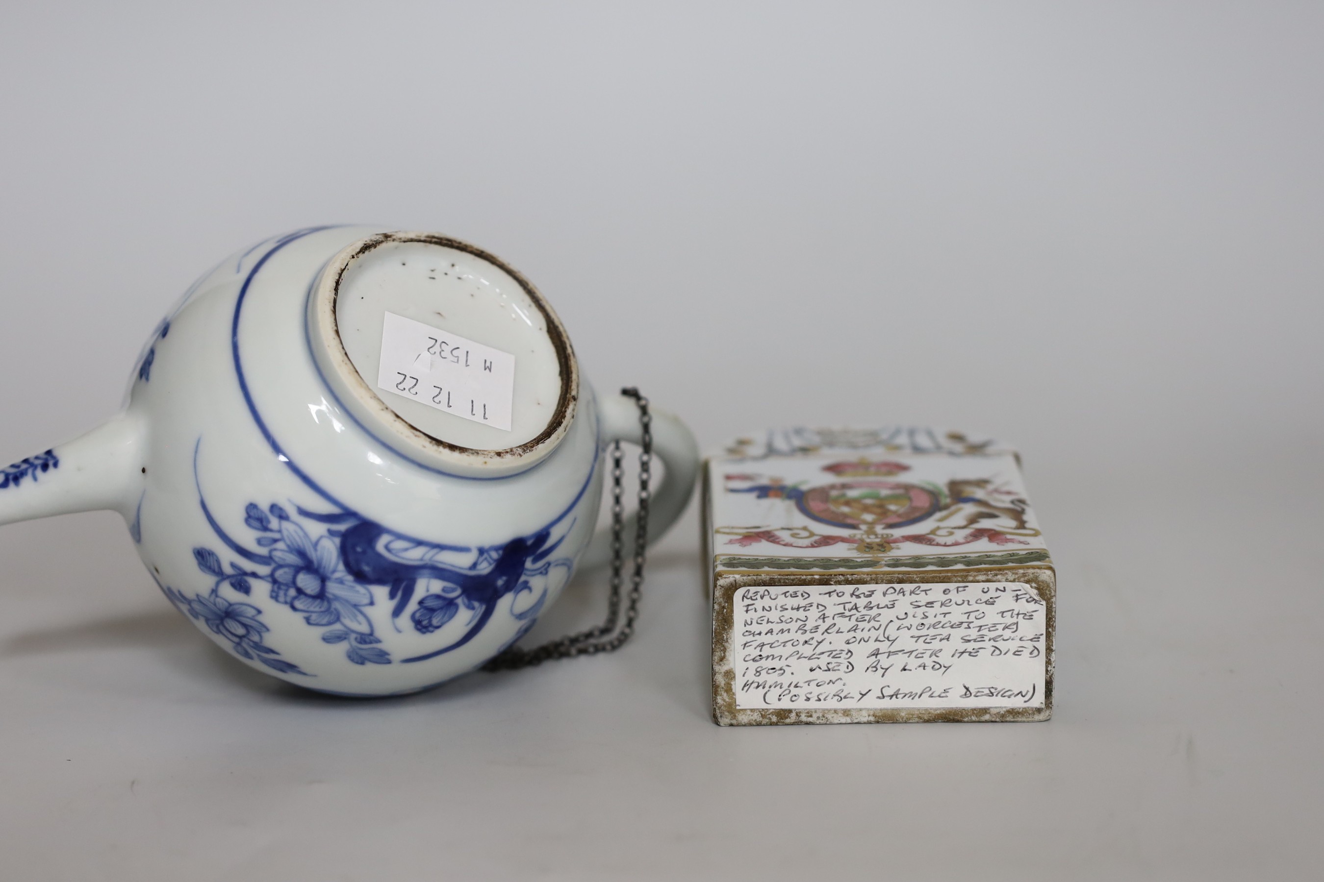 A group of Chinese Qianlong - Jiaqing porcelain tea wares, a rare snuff bottle and a French armorial - Image 10 of 10