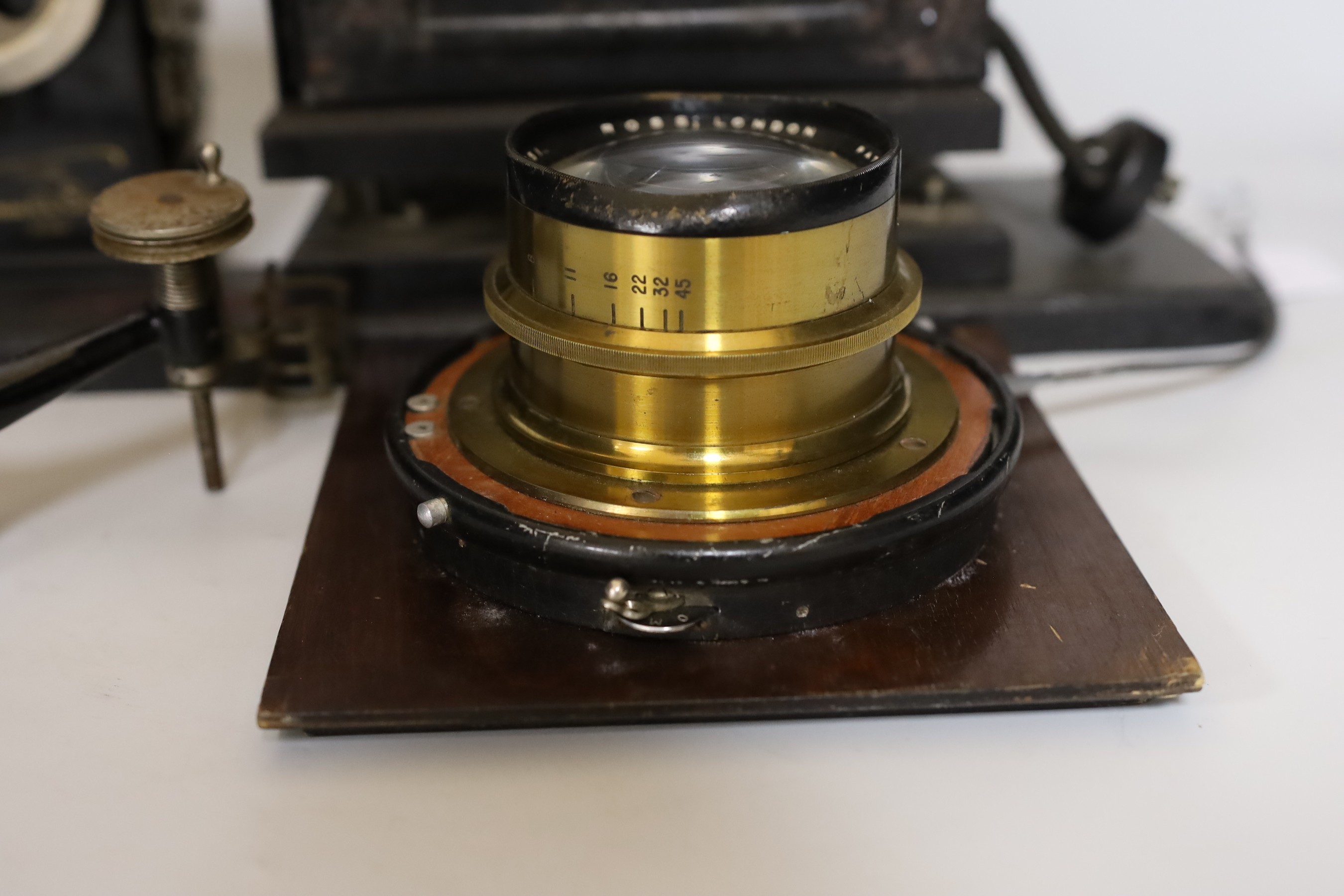 An Edison home kinetoscope, serial number 2364 and a Ross London Patent lens - Image 2 of 5