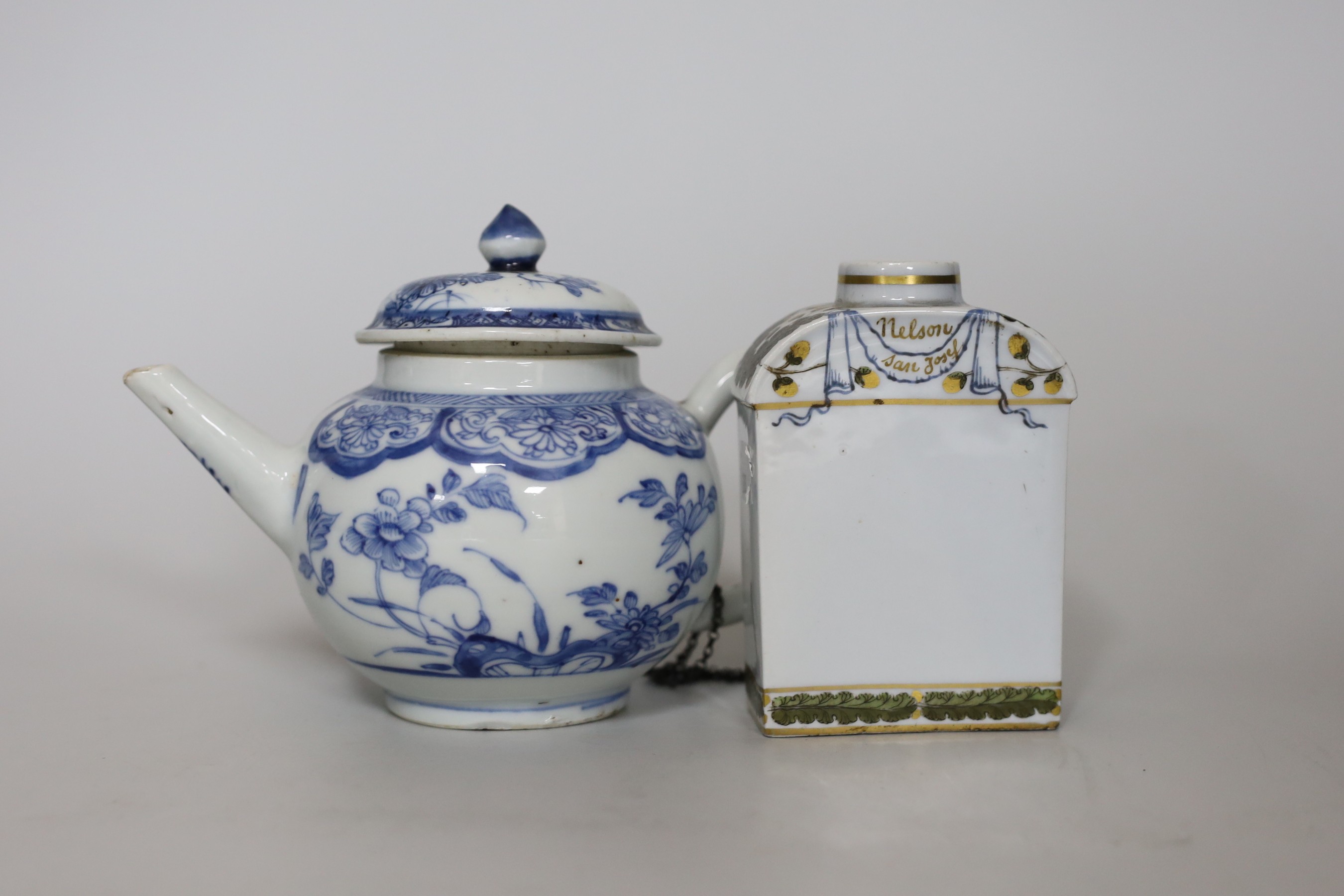 A group of Chinese Qianlong - Jiaqing porcelain tea wares, a rare snuff bottle and a French armorial - Image 8 of 10