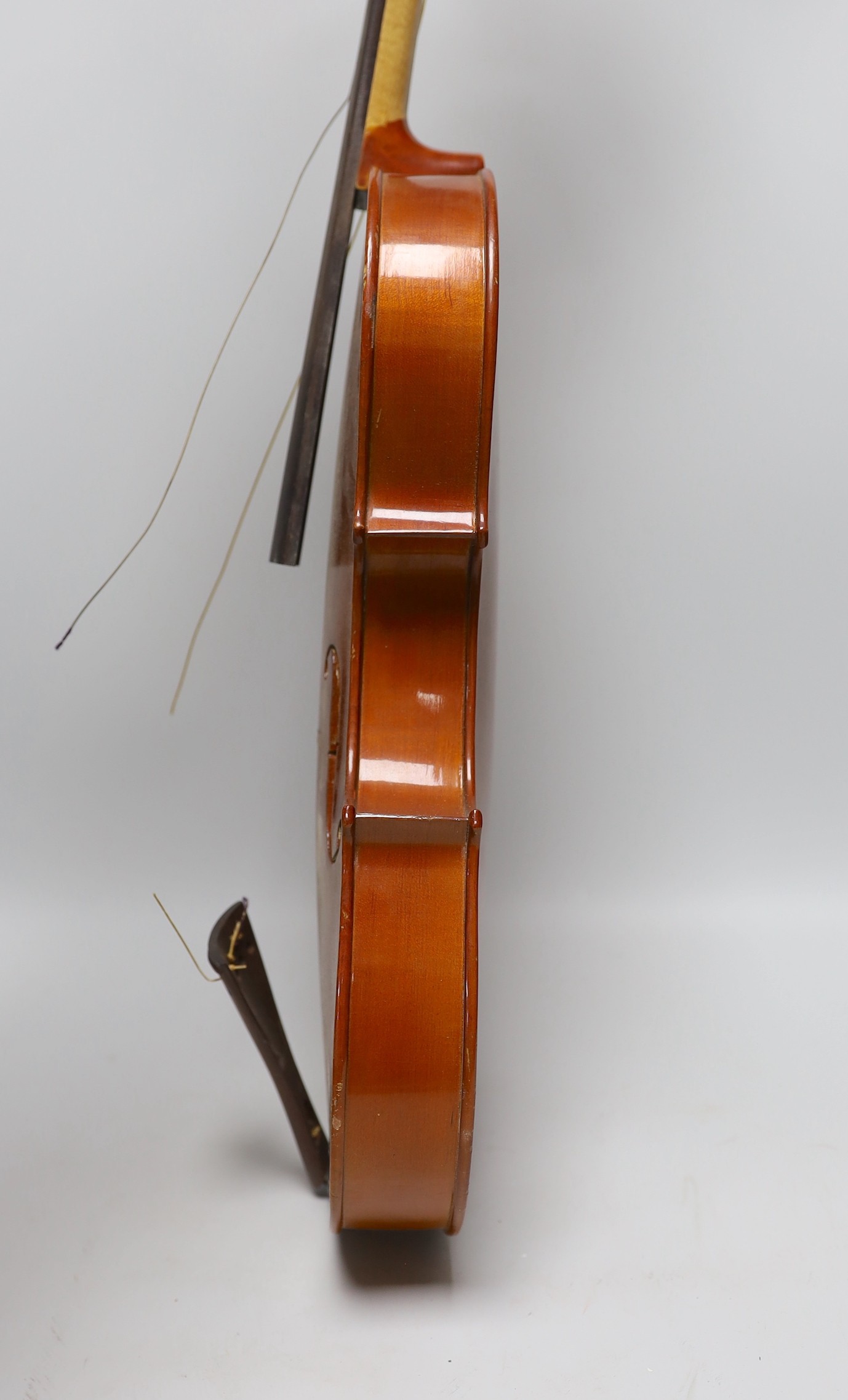 A cased viola and bow, viola back measures, 40.5cm - Image 4 of 15