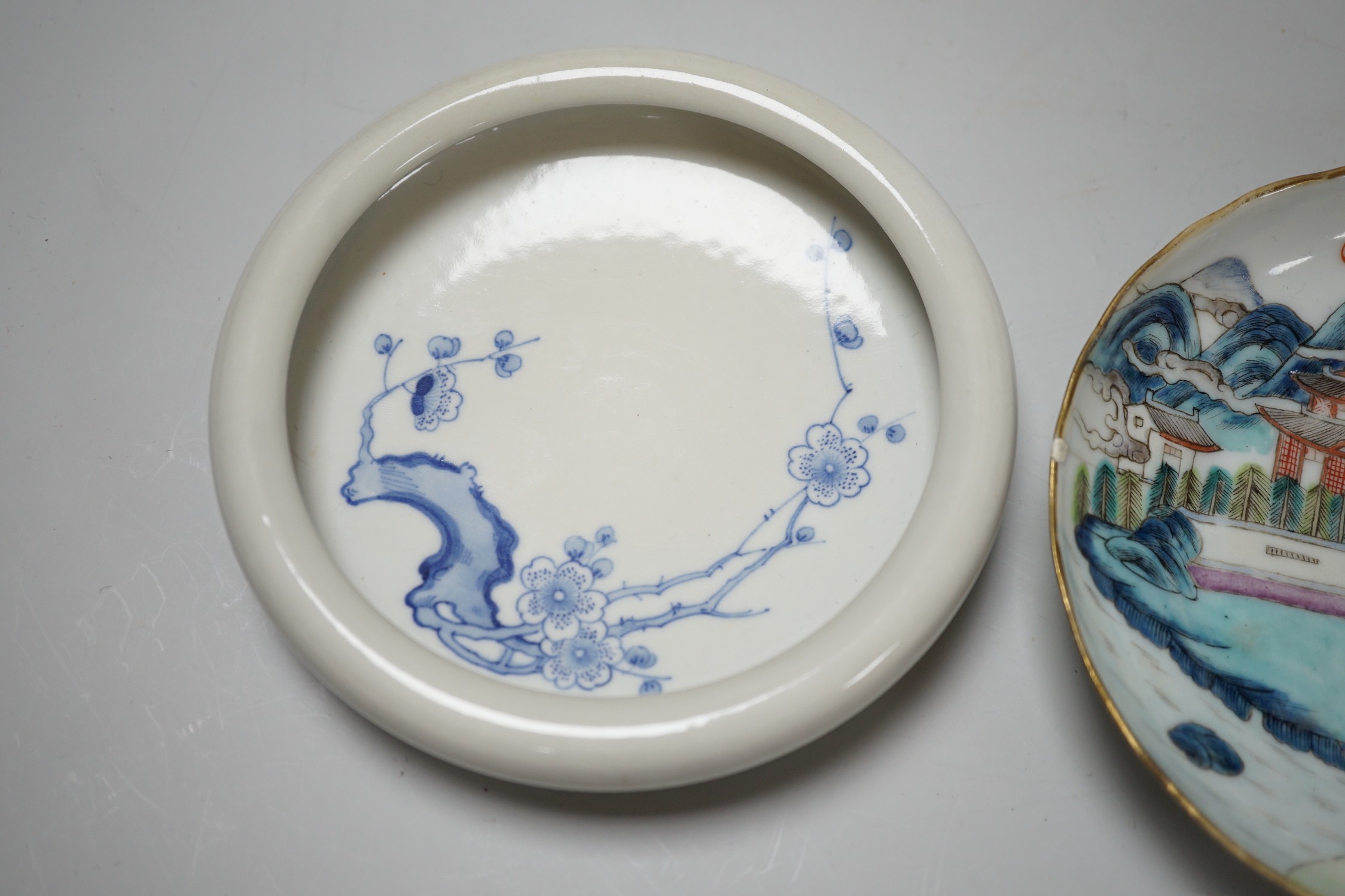 A Chinese enamelled porcelain saucer dish and a blue and white bowl - Image 3 of 10