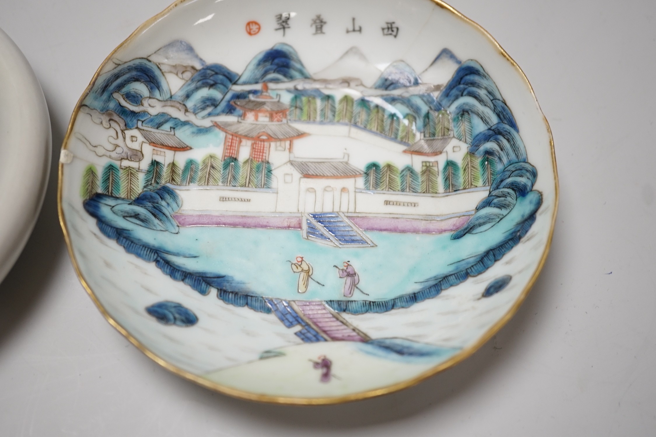 A Chinese enamelled porcelain saucer dish and a blue and white bowl - Image 6 of 10