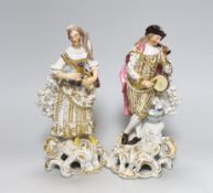 A pair of early 19th century Derby figures, the gentleman with flute and drum, 21cm