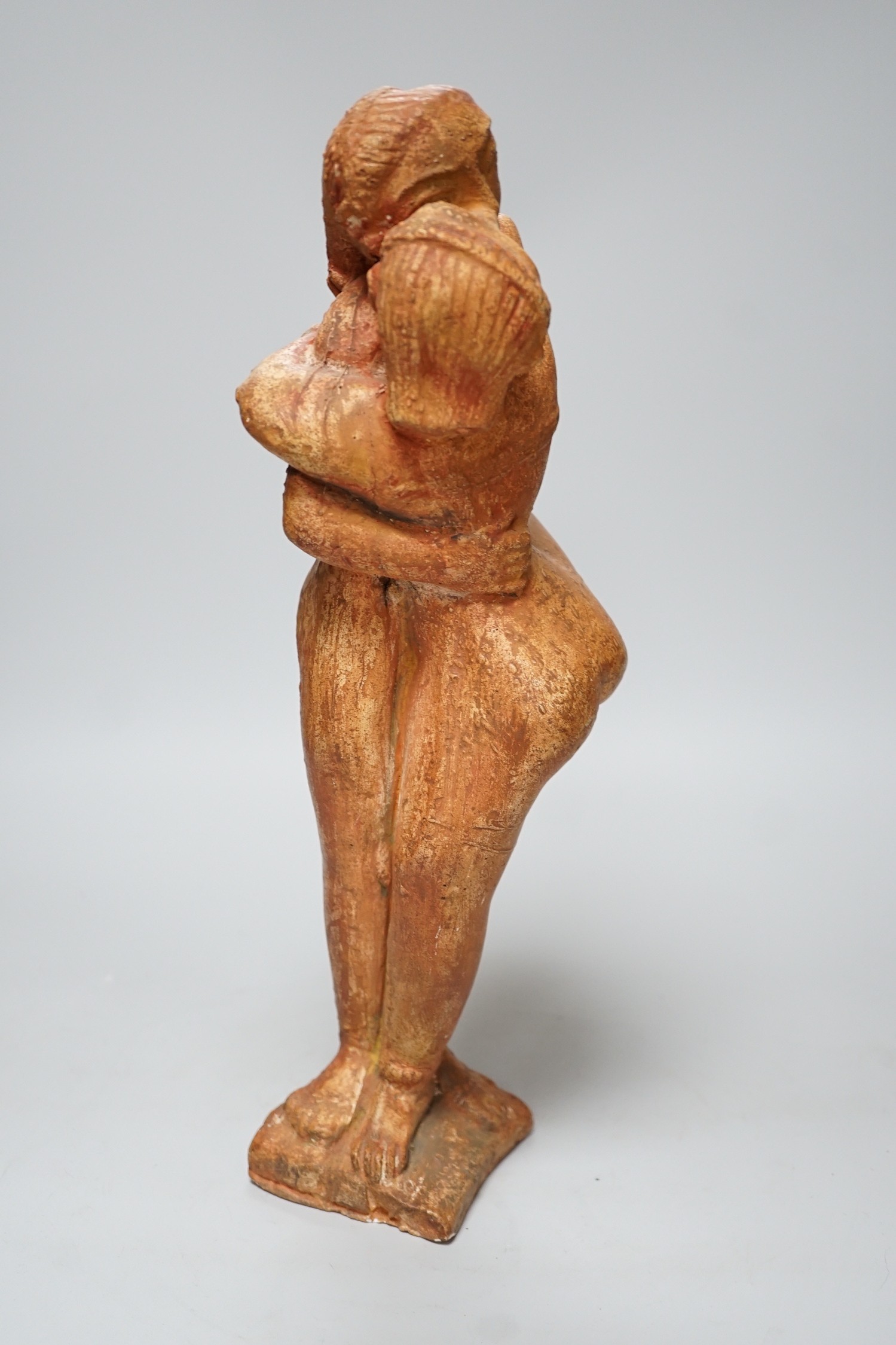 A painted plaster figure of an embracing Indian couple, 37cm tall - Image 4 of 4