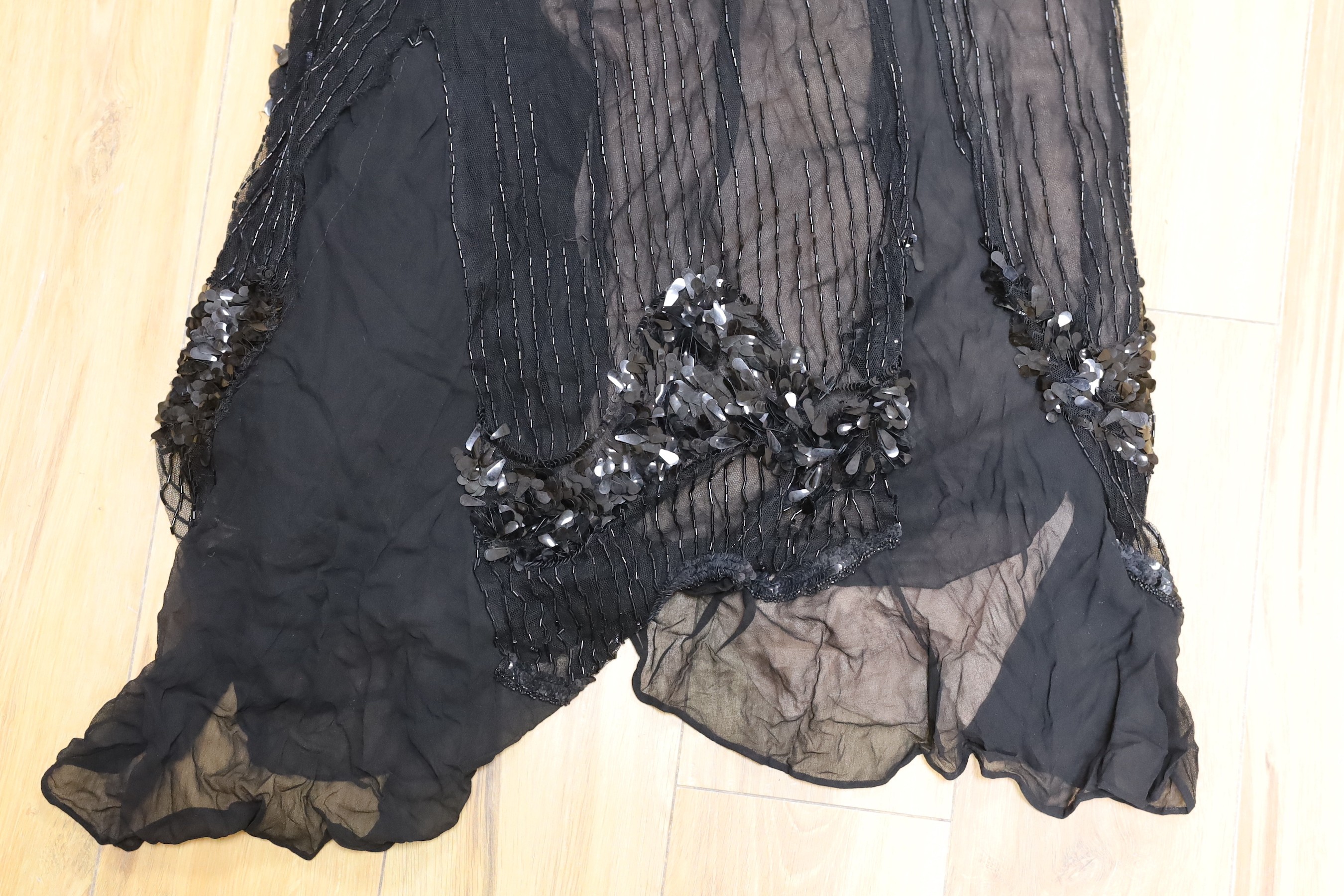 An early 20th century ladies black silk net and chiffon, beaded and sequin evening dress - Image 2 of 3