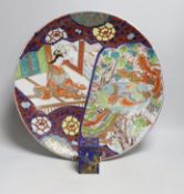 A large Imari charger and cloisonne box, charger 40cms diameter