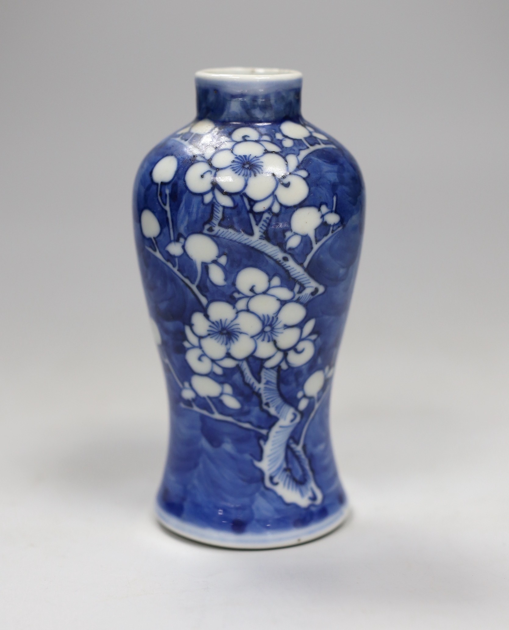 A 19th century Chinese blue and white prunus vase, 13.5cm tall