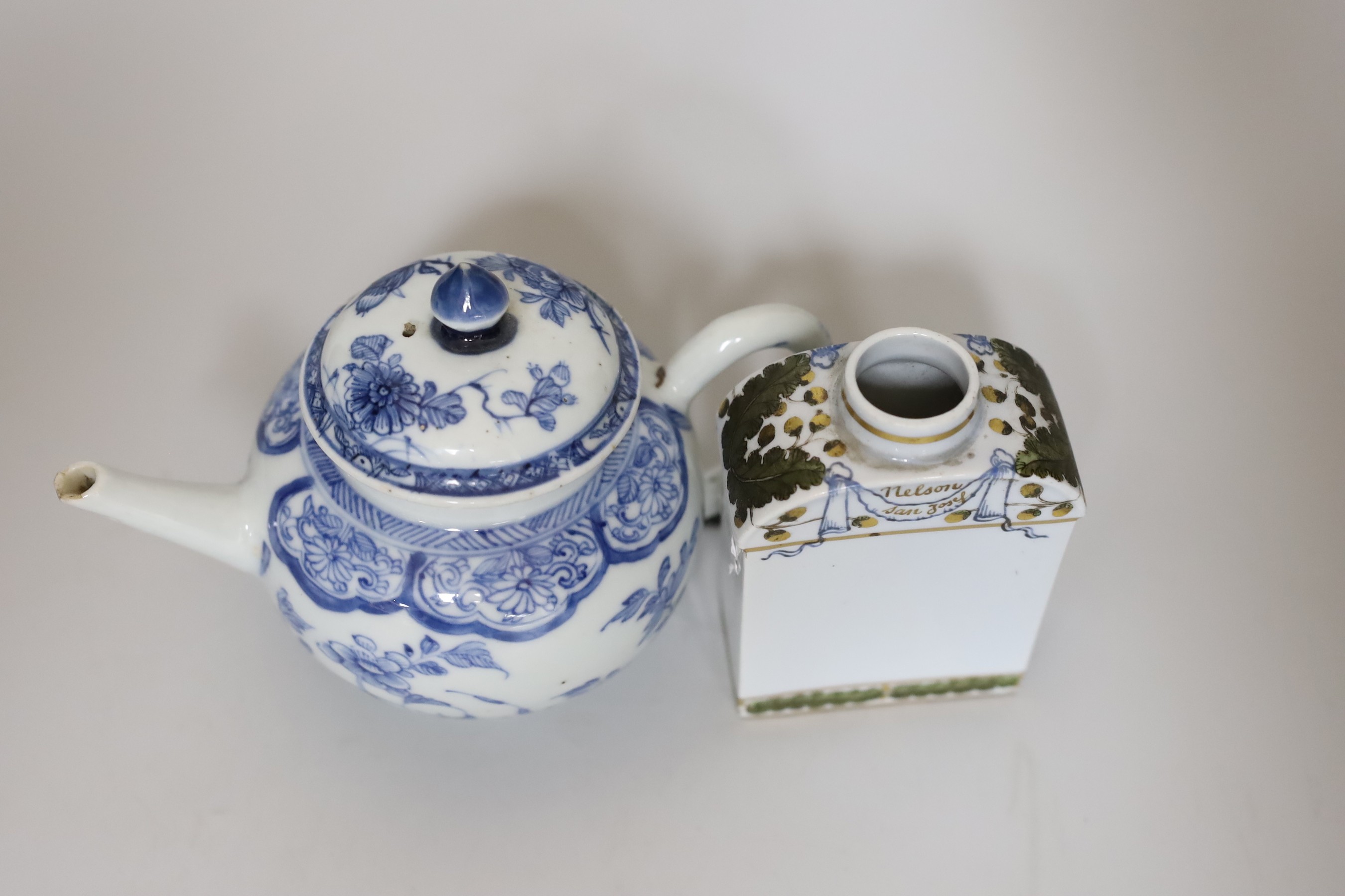 A group of Chinese Qianlong - Jiaqing porcelain tea wares, a rare snuff bottle and a French armorial - Image 9 of 10