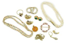 Sundry minor jewellery, including two pairs of 585 earrings, one set with hardstone and a 14k
