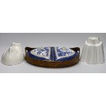 A Booths Real Old Willow pattern hors d'oeuvres set and two jelly moulds, Shelley and Greens