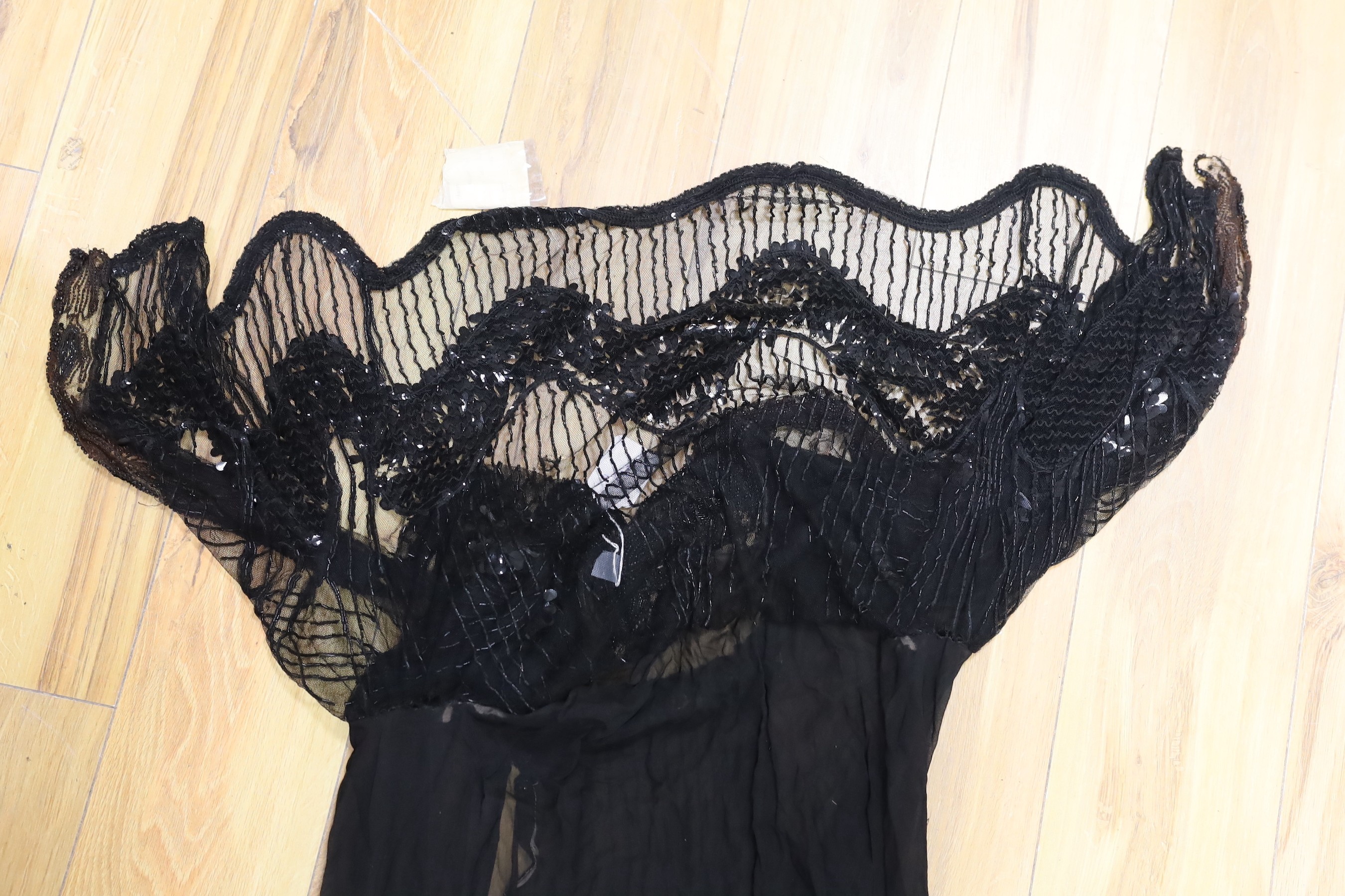 An early 20th century ladies black silk net and chiffon, beaded and sequin evening dress - Image 3 of 3