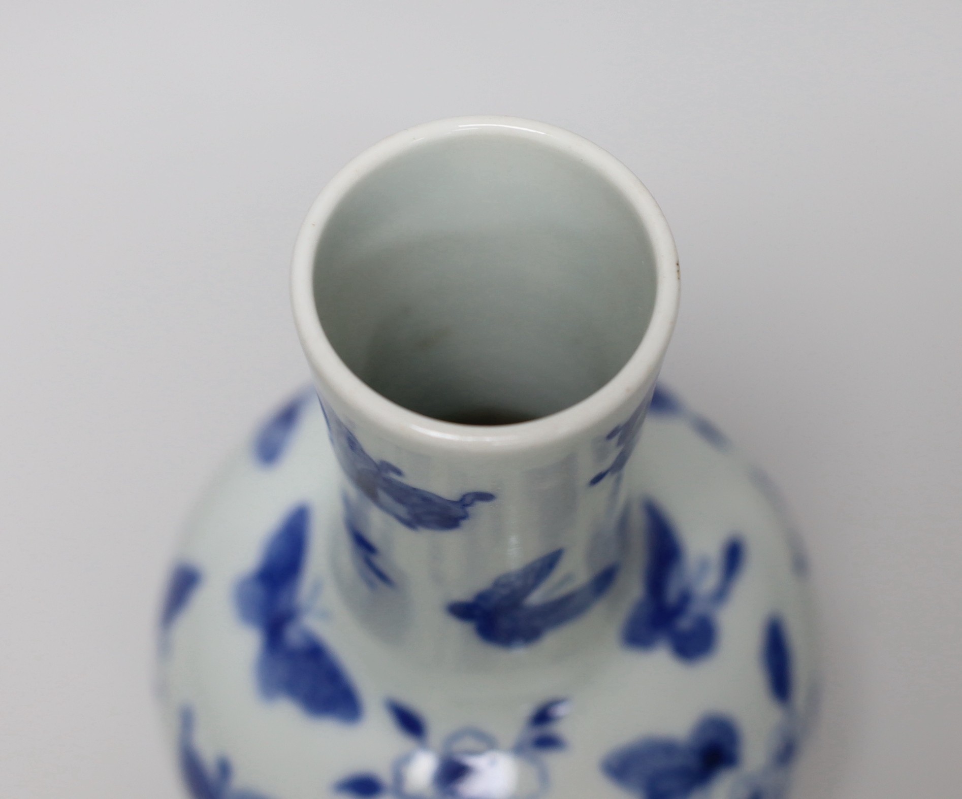 A Chinese blue and white ‘butterfly’ vase, 19cm - Image 3 of 4