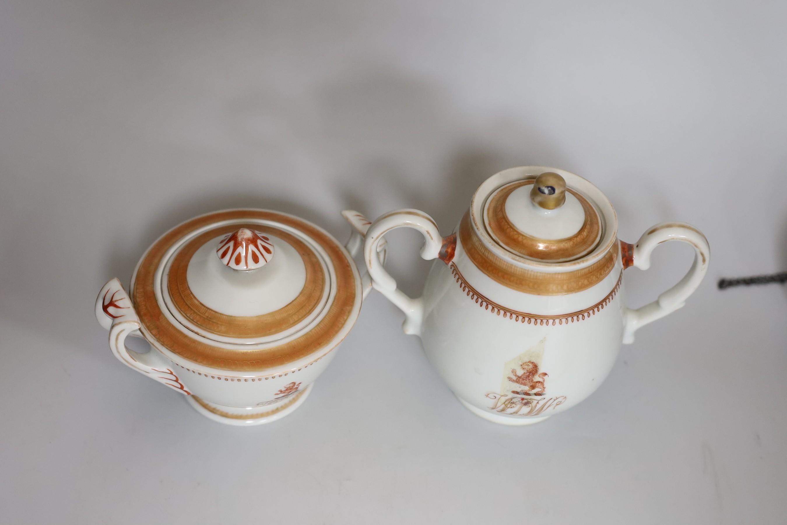 A group of Chinese Qianlong - Jiaqing porcelain tea wares, a rare snuff bottle and a French armorial - Image 6 of 10