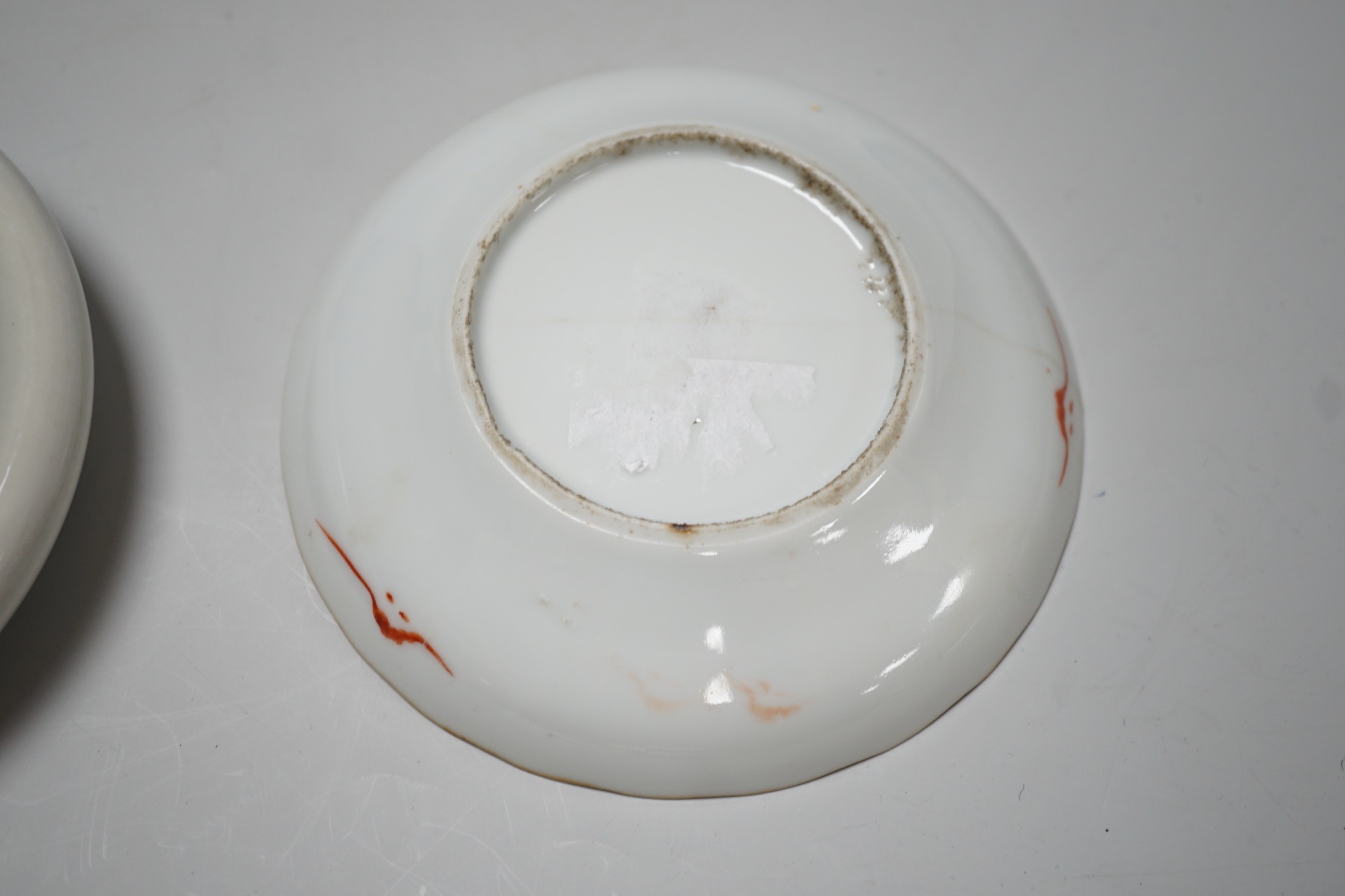 A Chinese enamelled porcelain saucer dish and a blue and white bowl - Image 7 of 10