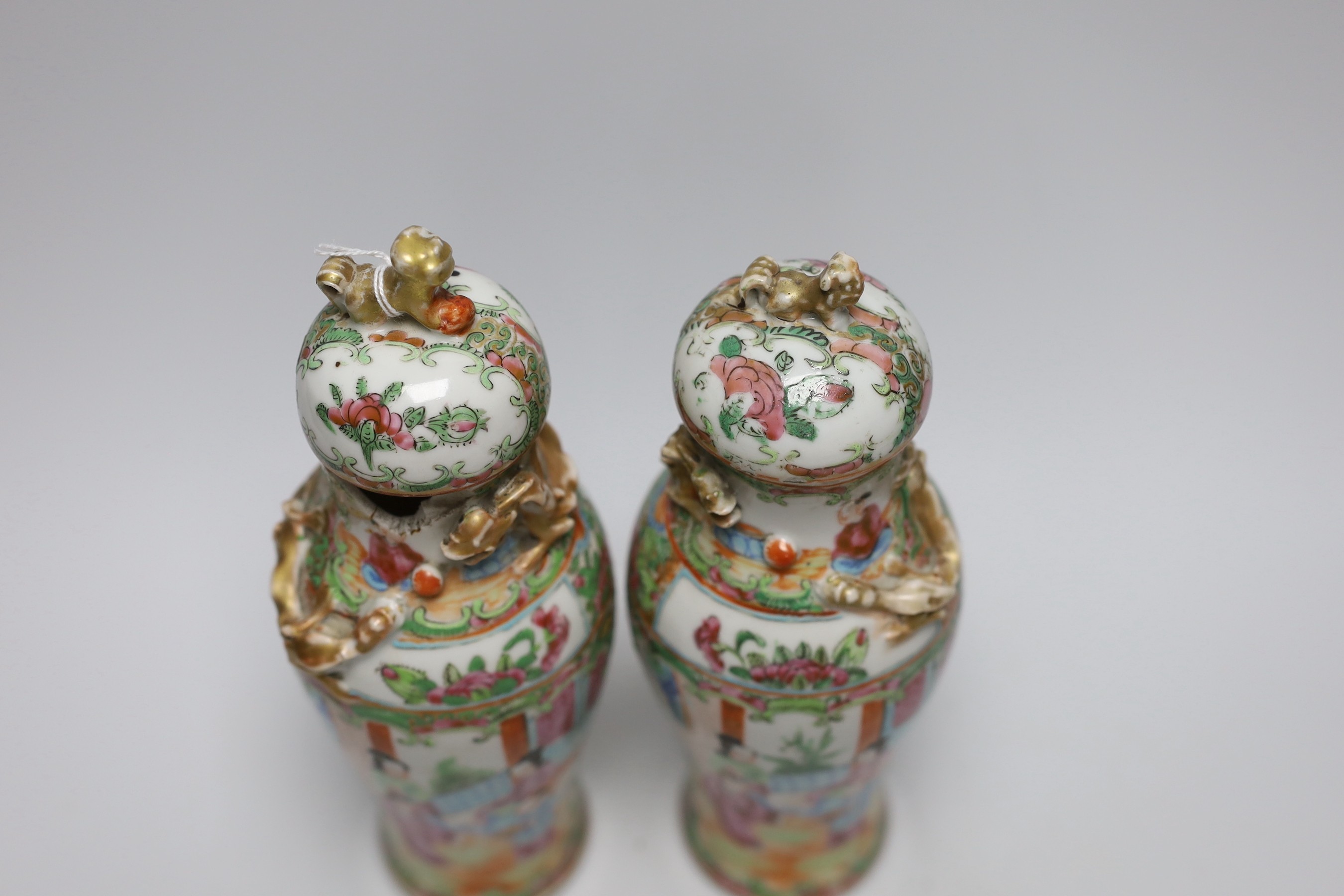 A pair of 19th century Chinese famille rose vases and covers, 24cms high - Image 3 of 4