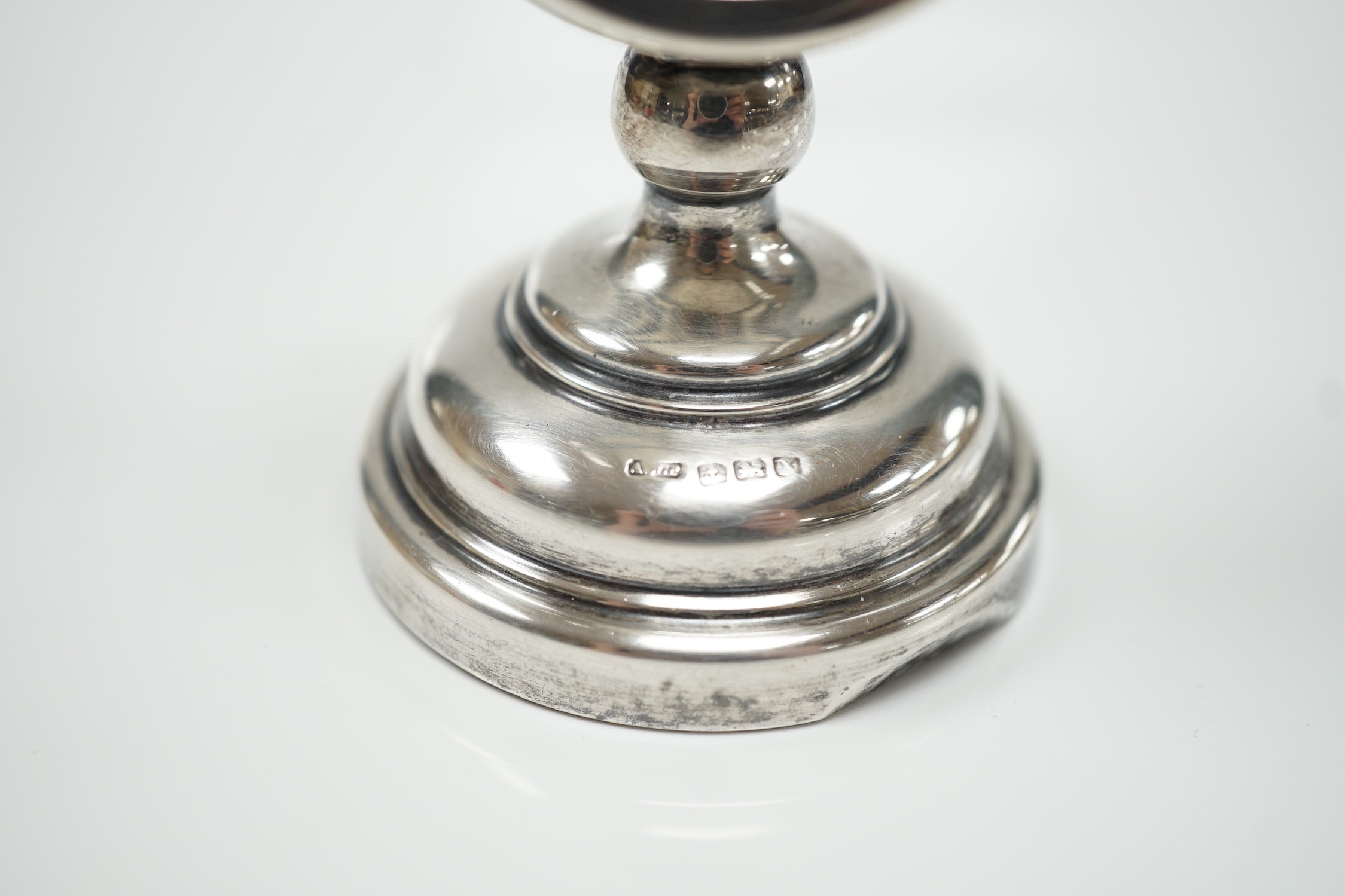 A George V silver mounted fob watch stand, Birmingham, 1923, 79mm, containing a Swiss white metal - Image 4 of 6