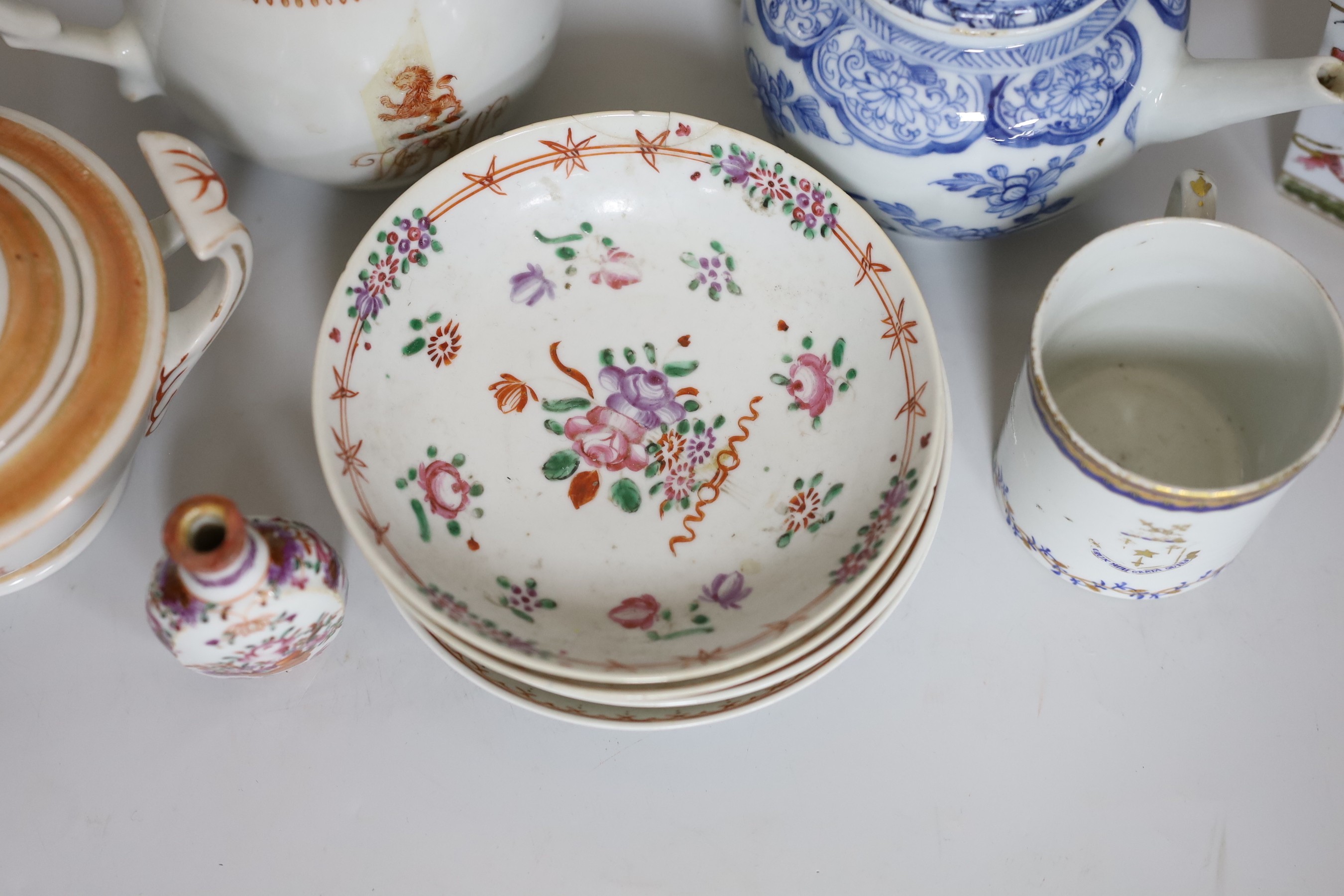 A group of Chinese Qianlong - Jiaqing porcelain tea wares, a rare snuff bottle and a French armorial - Image 4 of 10