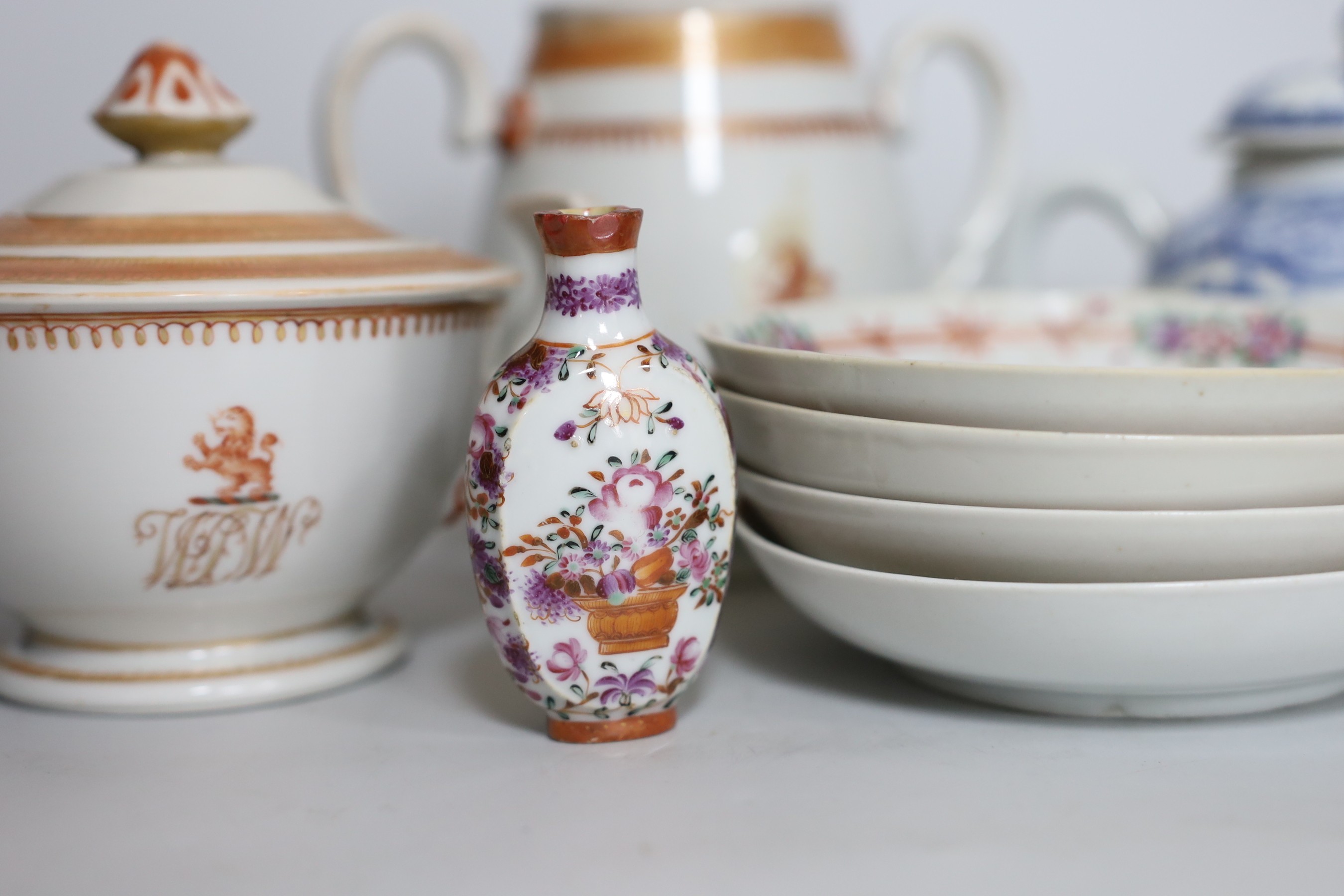 A group of Chinese Qianlong - Jiaqing porcelain tea wares, a rare snuff bottle and a French armorial - Image 2 of 10