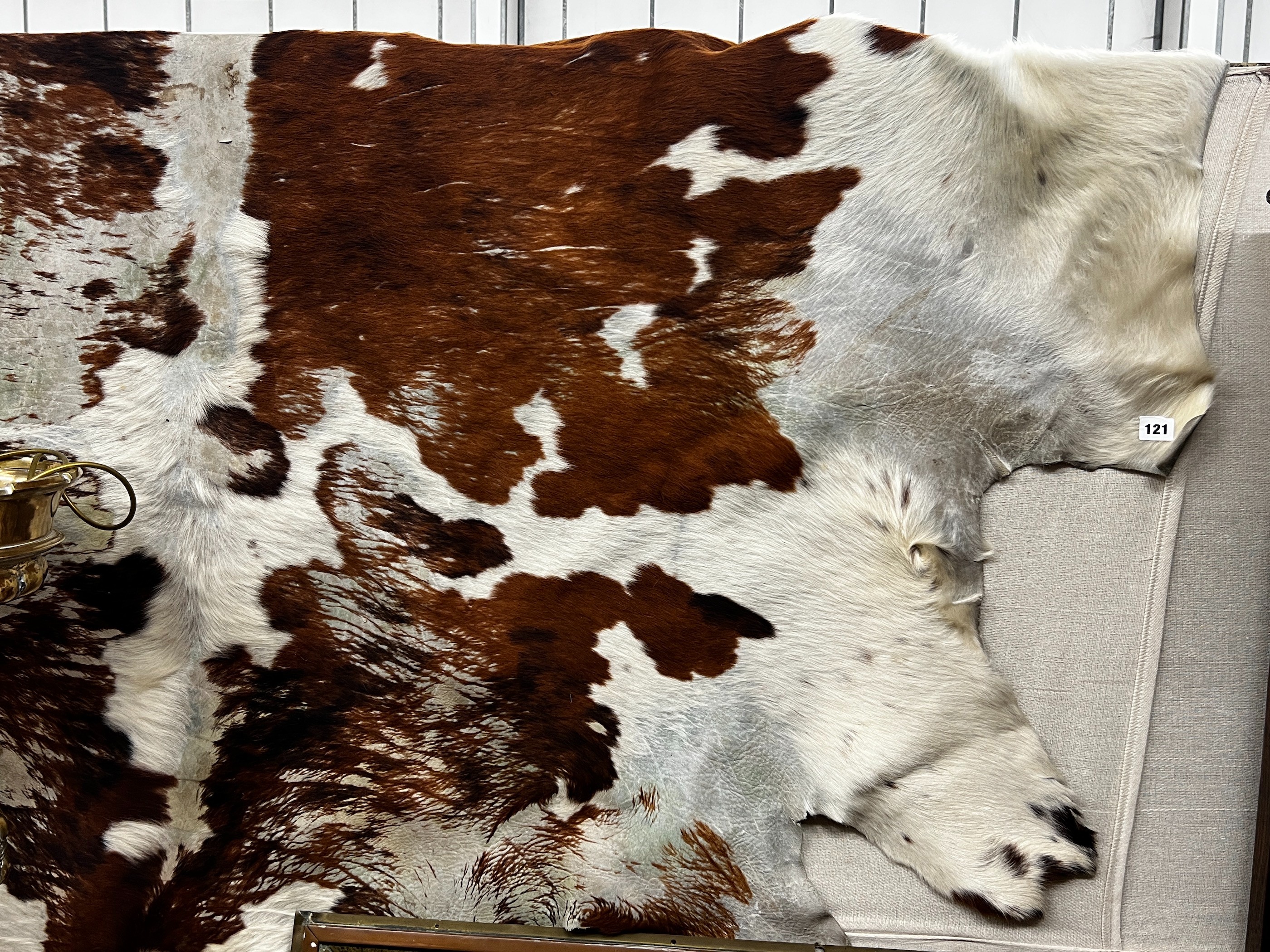 A cow hide rug, width 205cm - Image 4 of 6