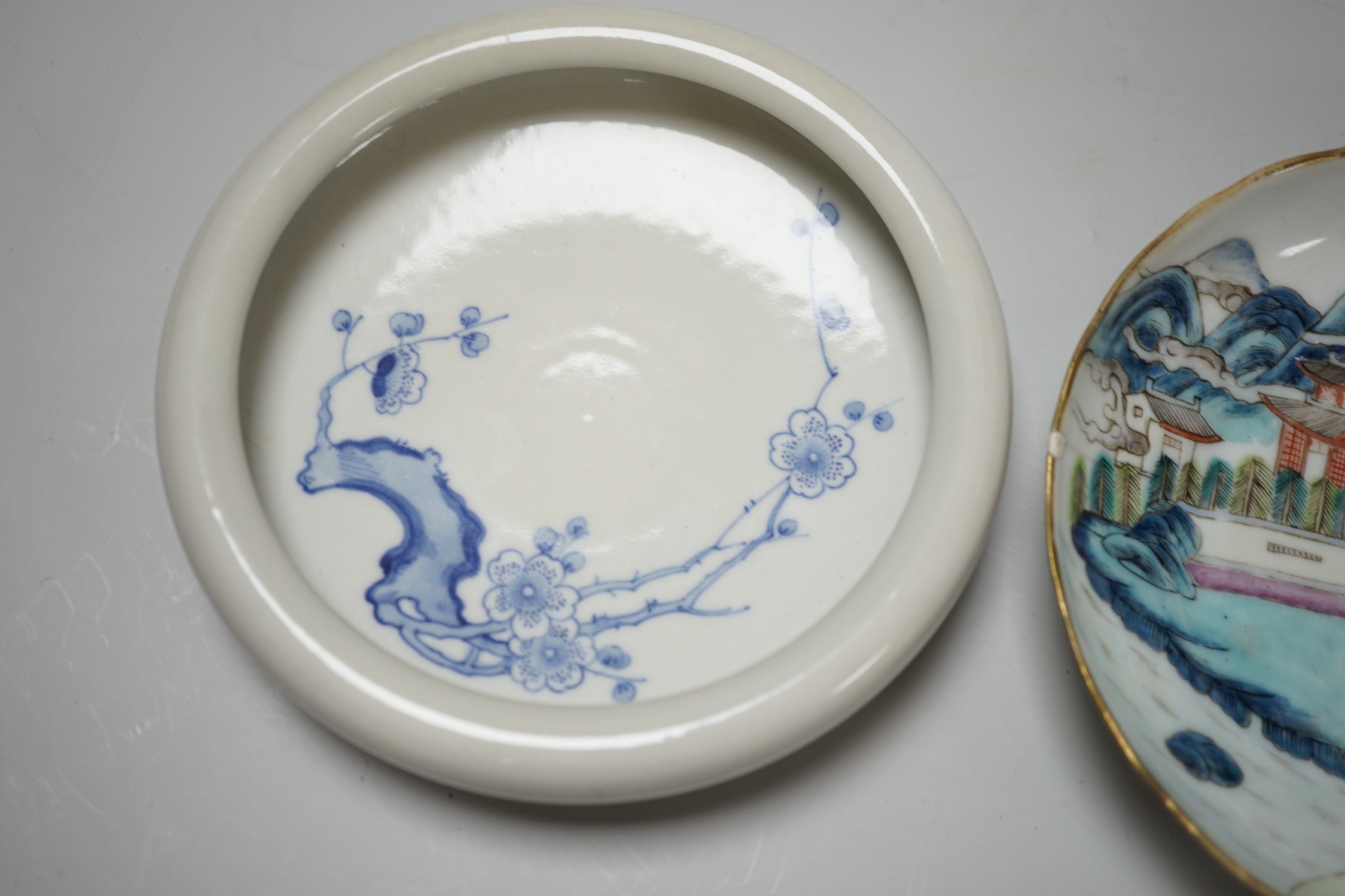 A Chinese enamelled porcelain saucer dish and a blue and white bowl - Image 2 of 10