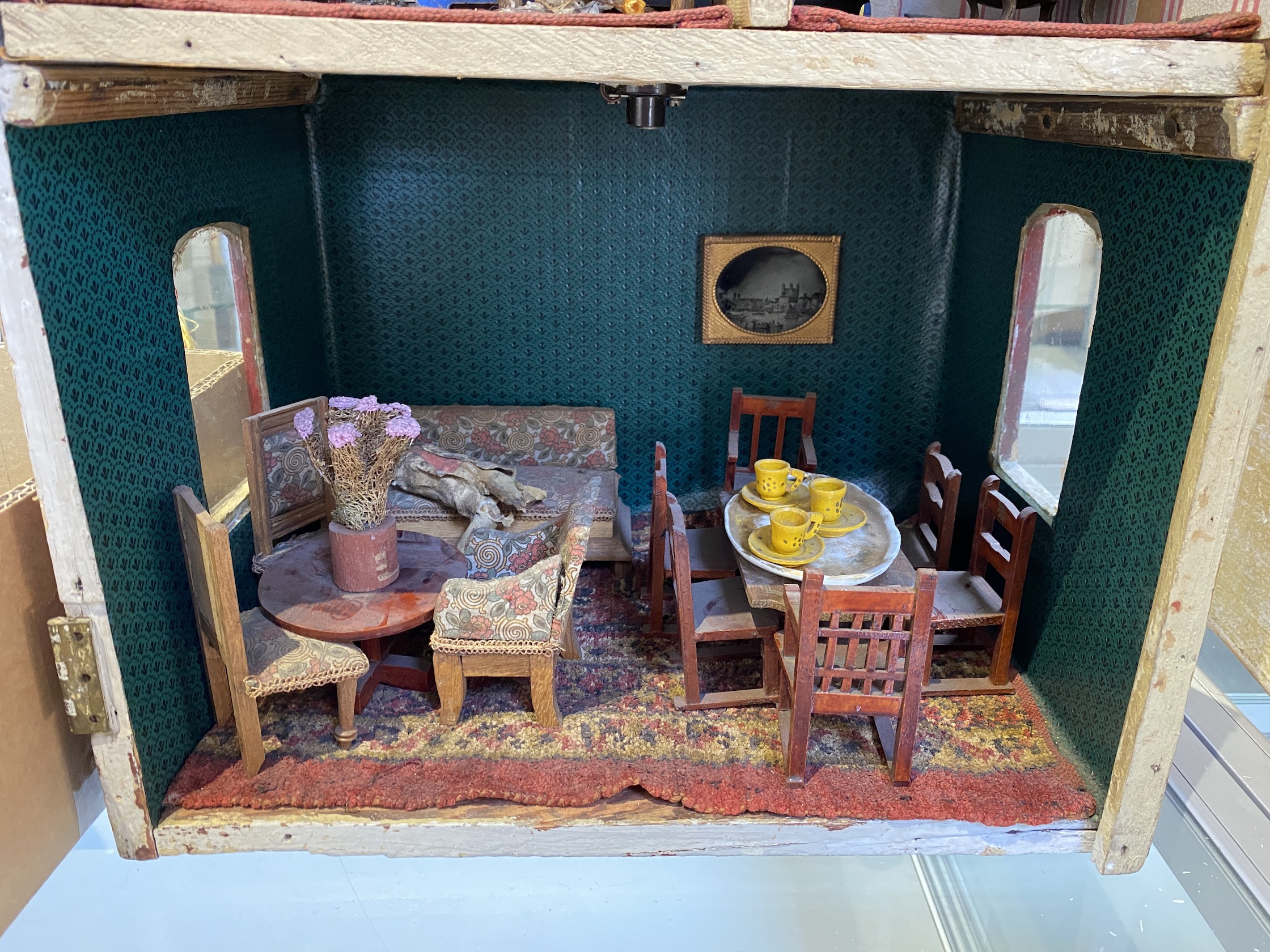 ‘Queens Lynn House’. A late 19th century home-made dolls' house, and contents - Image 4 of 6