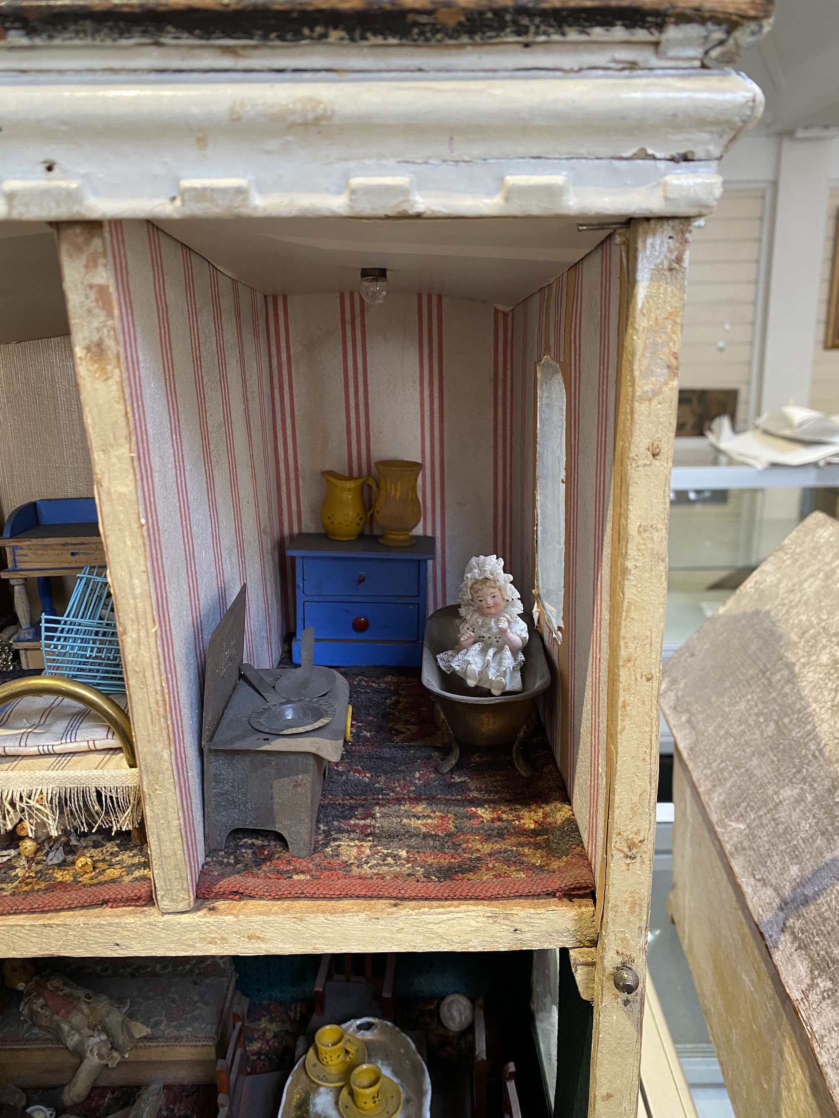 ‘Queens Lynn House’. A late 19th century home-made dolls' house, and contents - Image 5 of 6