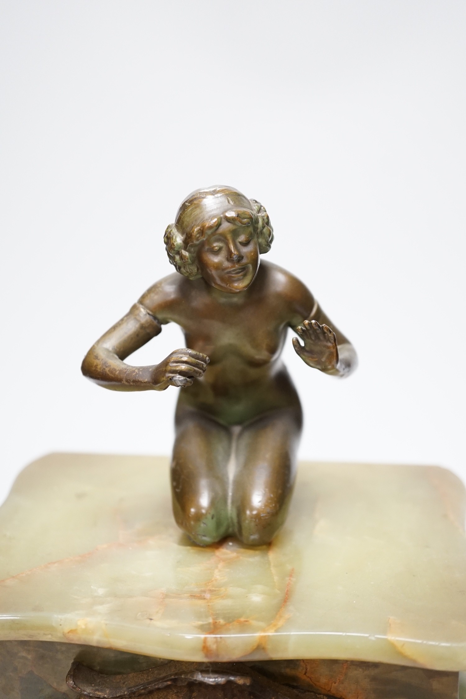 A French figural bronze mounted green onyx clock, 30cm - Image 4 of 8