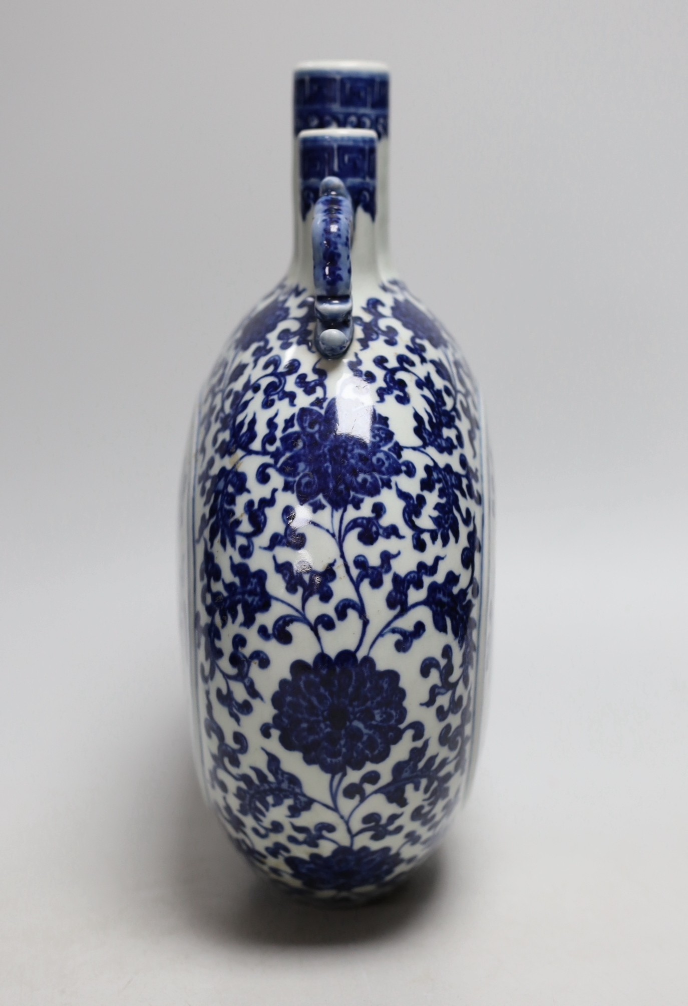 A Chinese blue and white moonflask, 28.5cm high - Image 2 of 5