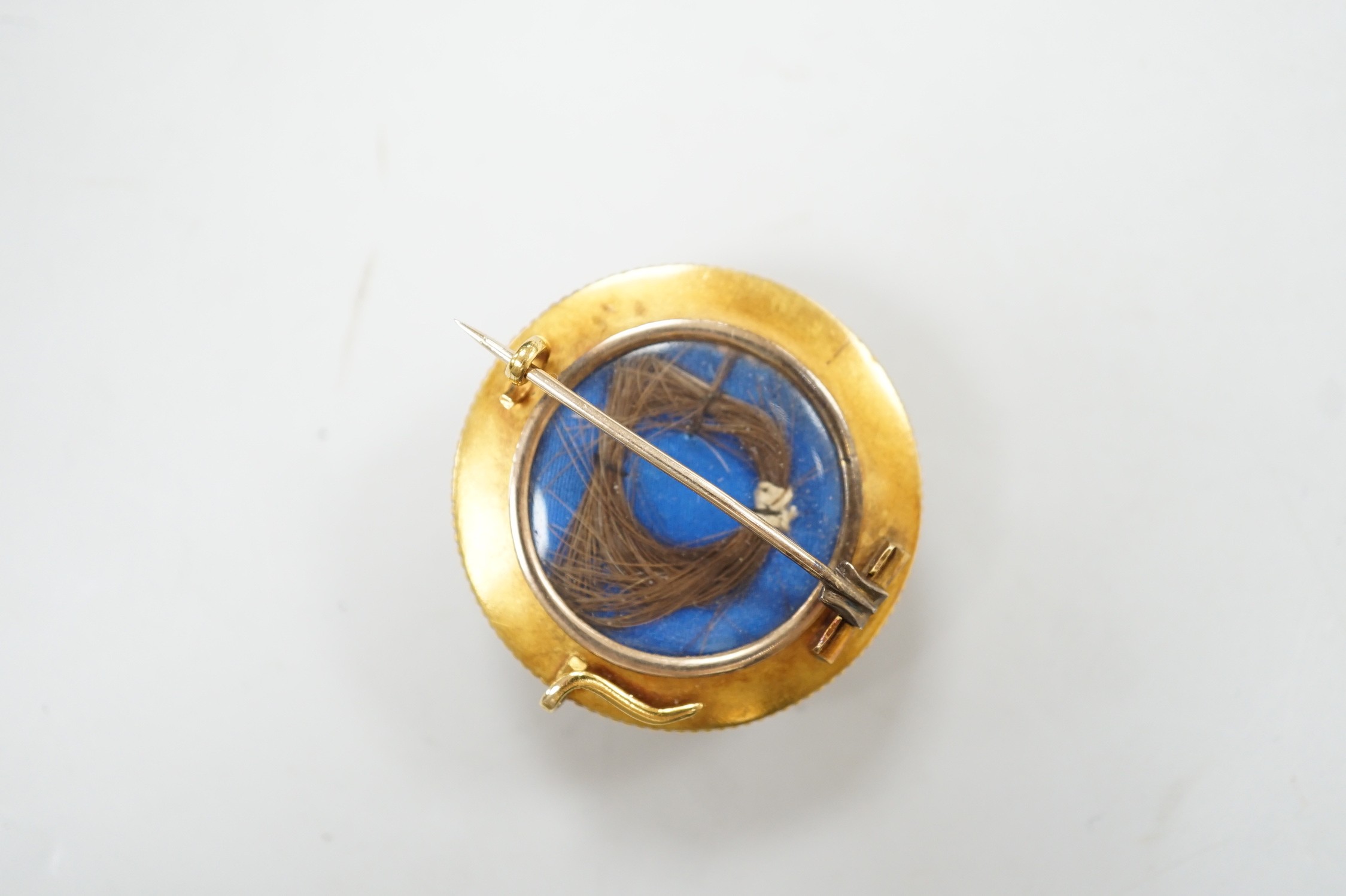 A cased Victorian yellow metal, enamel and split pearl set circular mourning pendant brooch, the - Image 4 of 4
