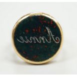 An 18ct and bloodstone set signet ring, carved with the name 'Annie', size H, gross weight 4.9