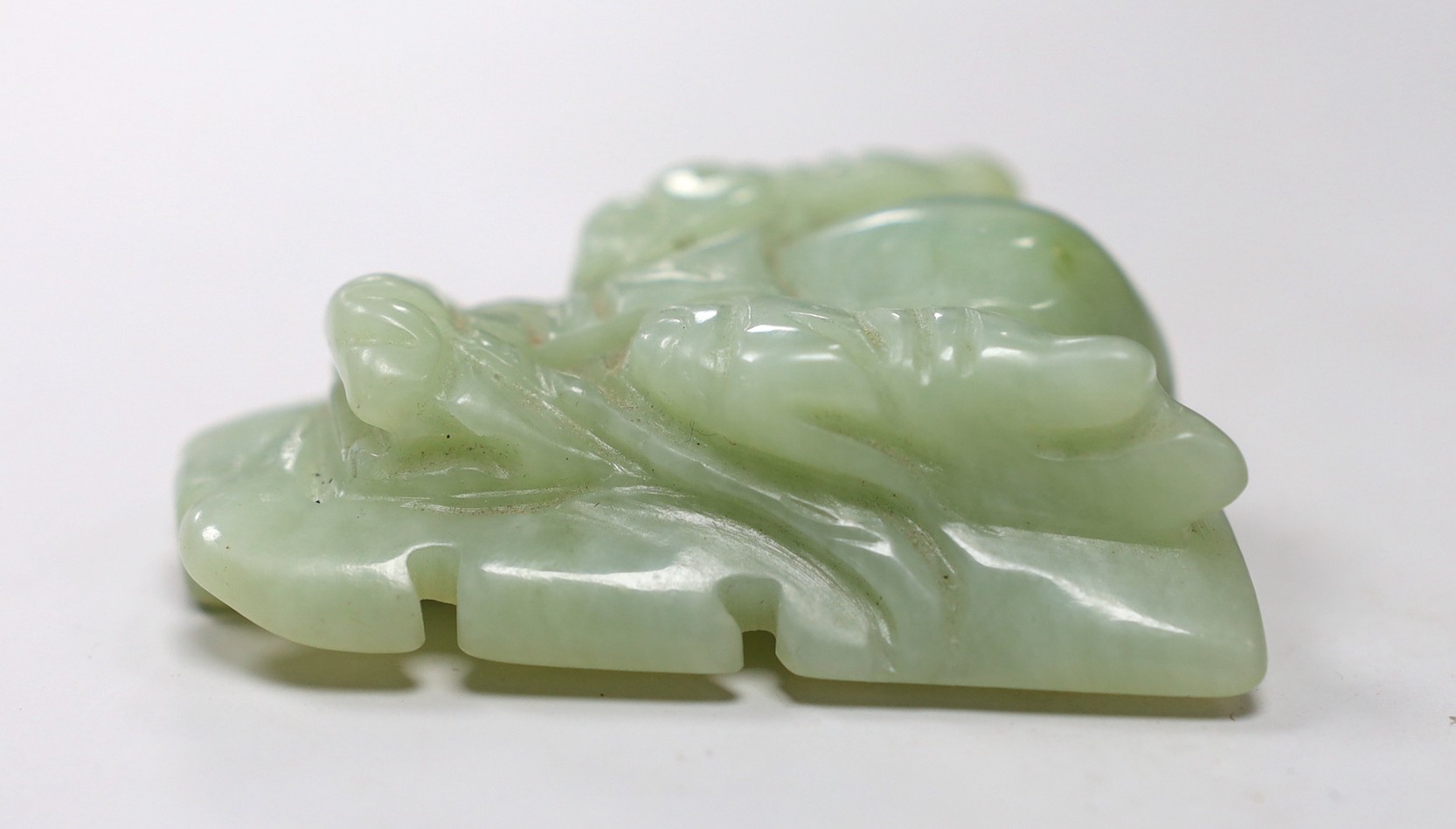 A Chinese bowenite jade dragon’s head belt buckle. 7cm wide - Image 3 of 4