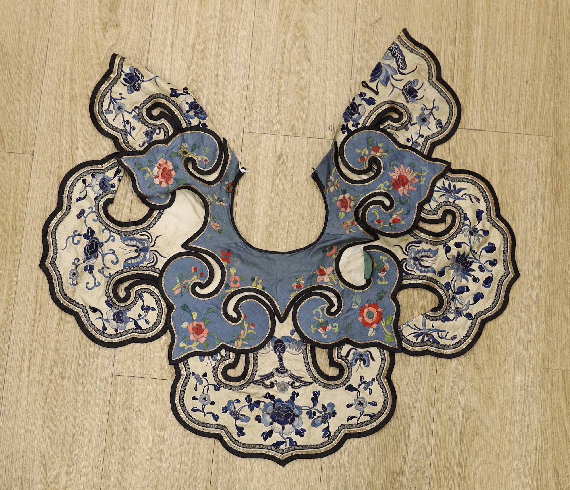 An early 20th century Chinese silk embroidered collar