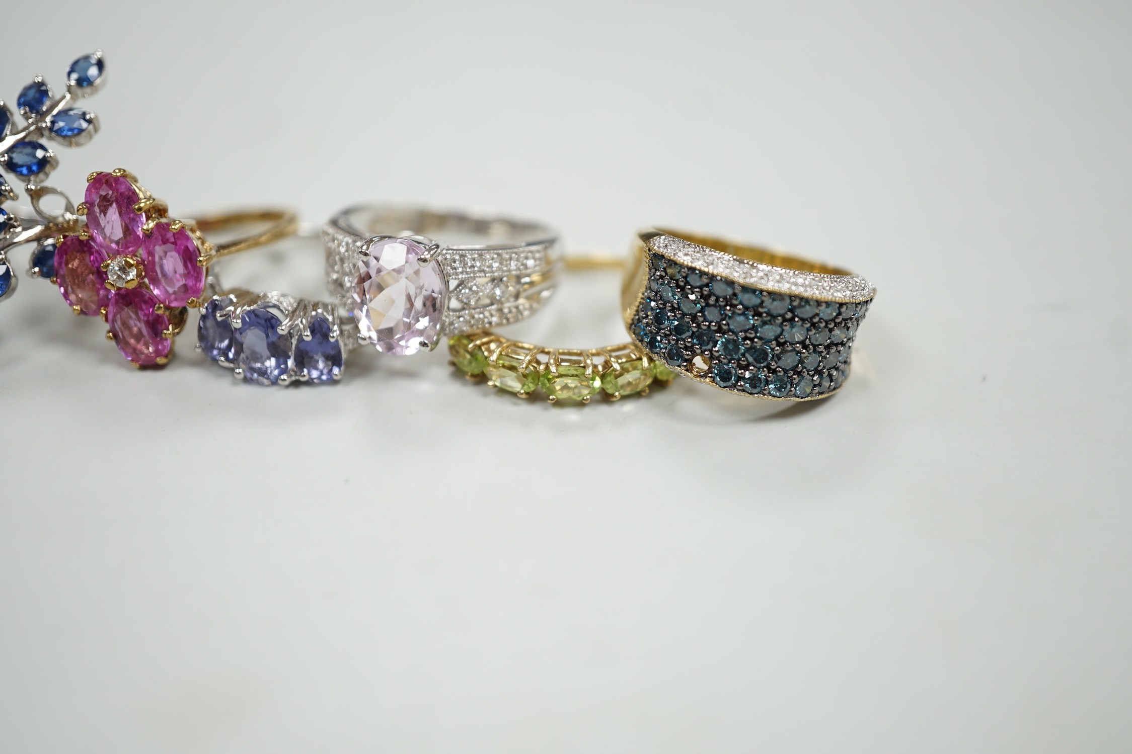 Six assorted modern 9ct gold and gem set dress rings, including three white gold, gross weight 20 - Image 4 of 5