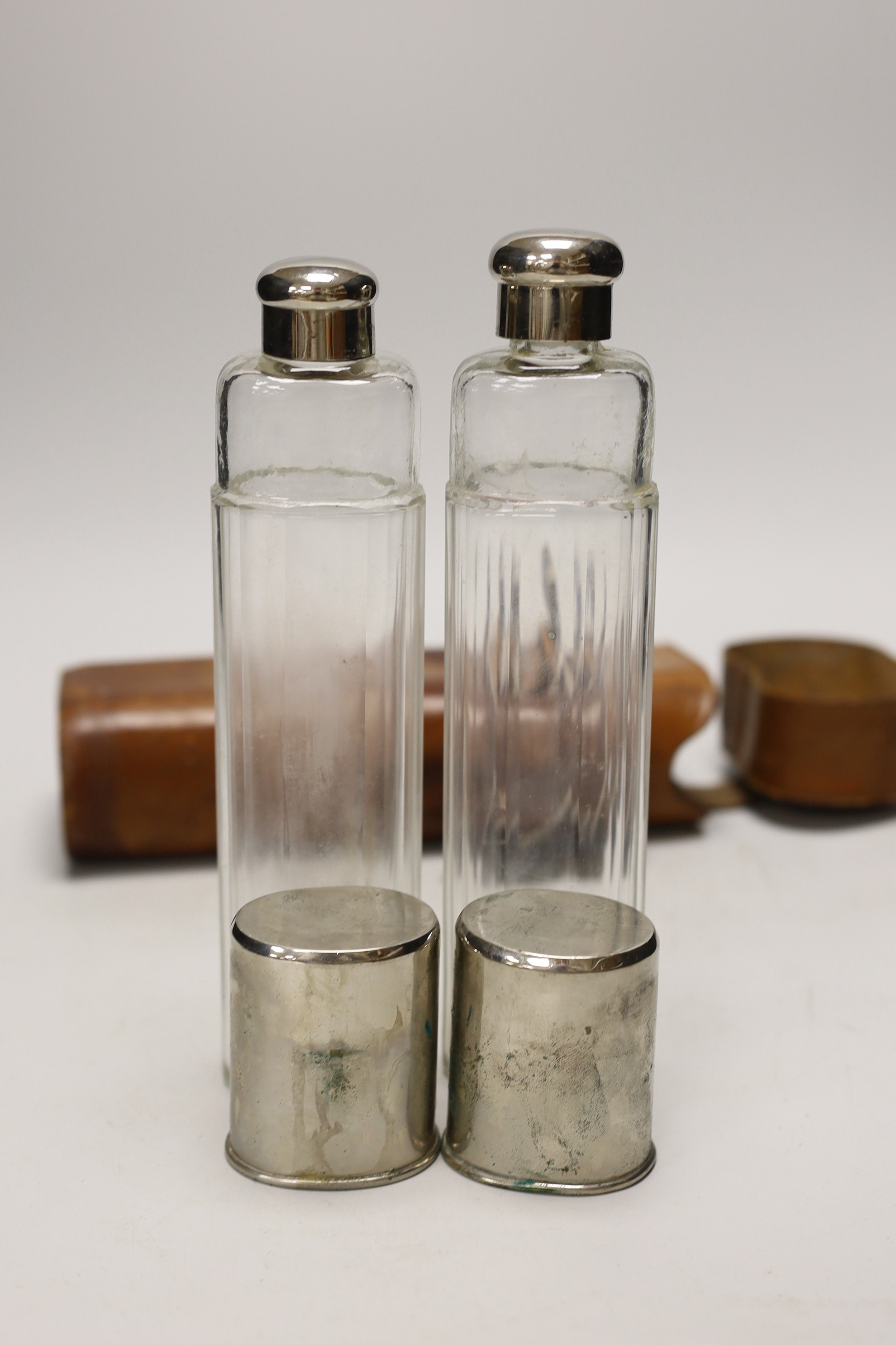 A late 19th/early 20th century leather duo travelling flask case by A. Greaves with two flasks - Image 2 of 2