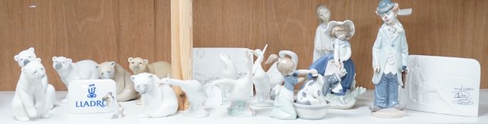 A collection of Lladro bears, ducks figurines and plaques (20)