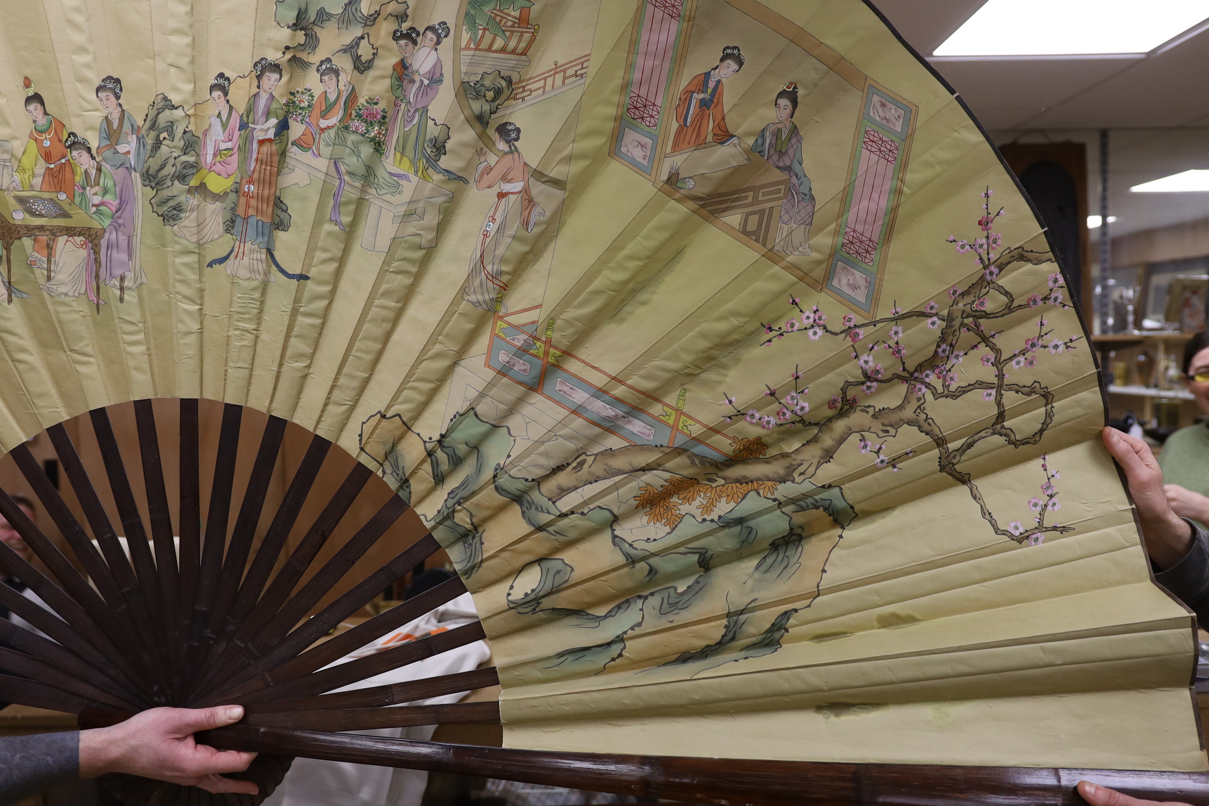 A large unusual Japanese fan - Image 3 of 9