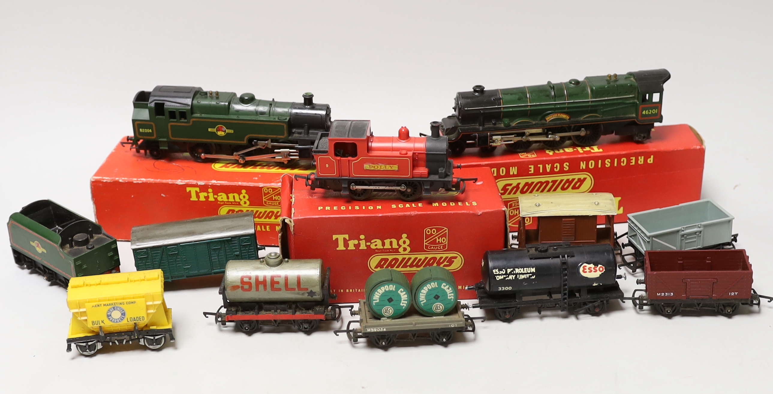 A quantity of Tri-Ang railways