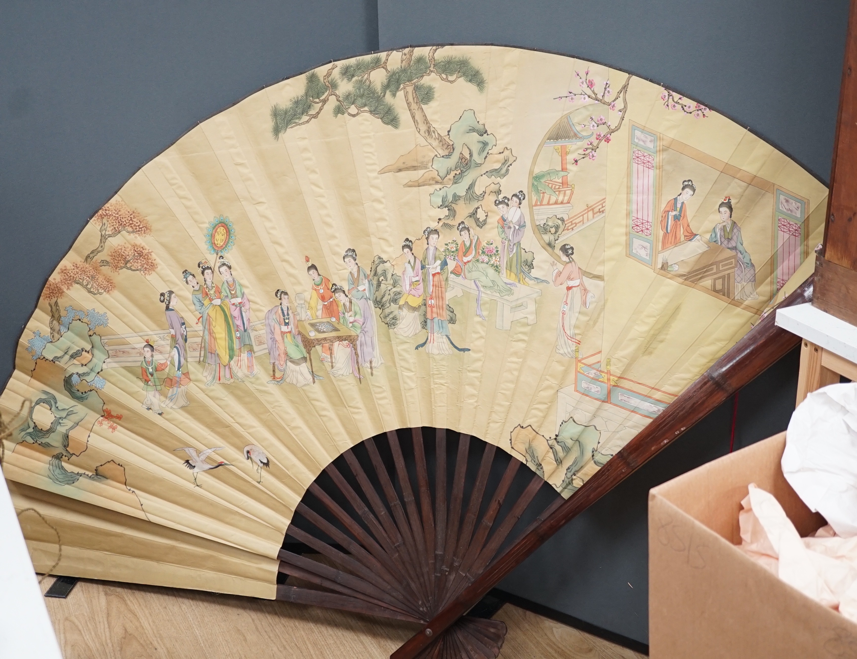 A large unusual Japanese fan - Image 4 of 9